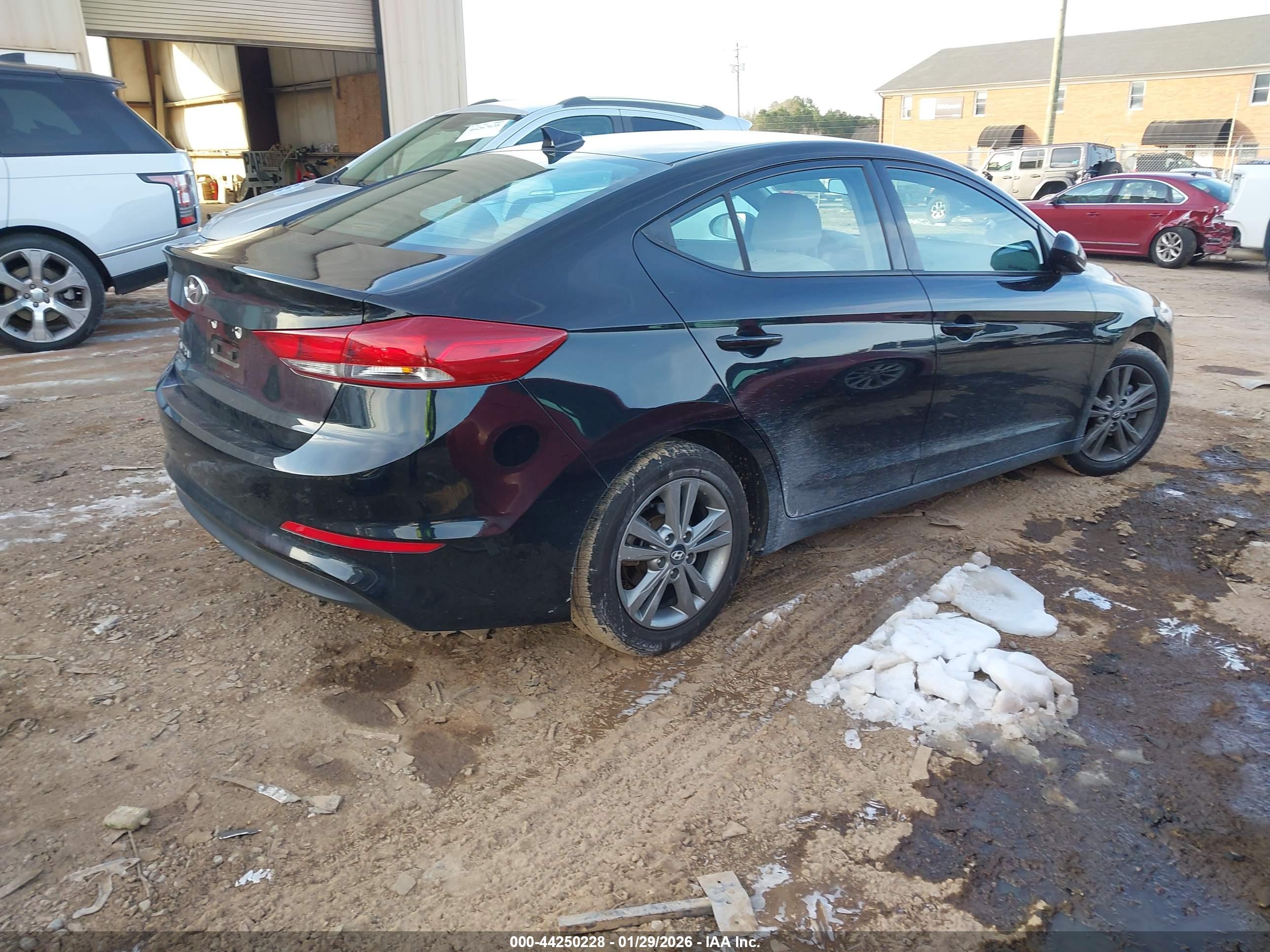 HYUNDAI ELANTRA image 4