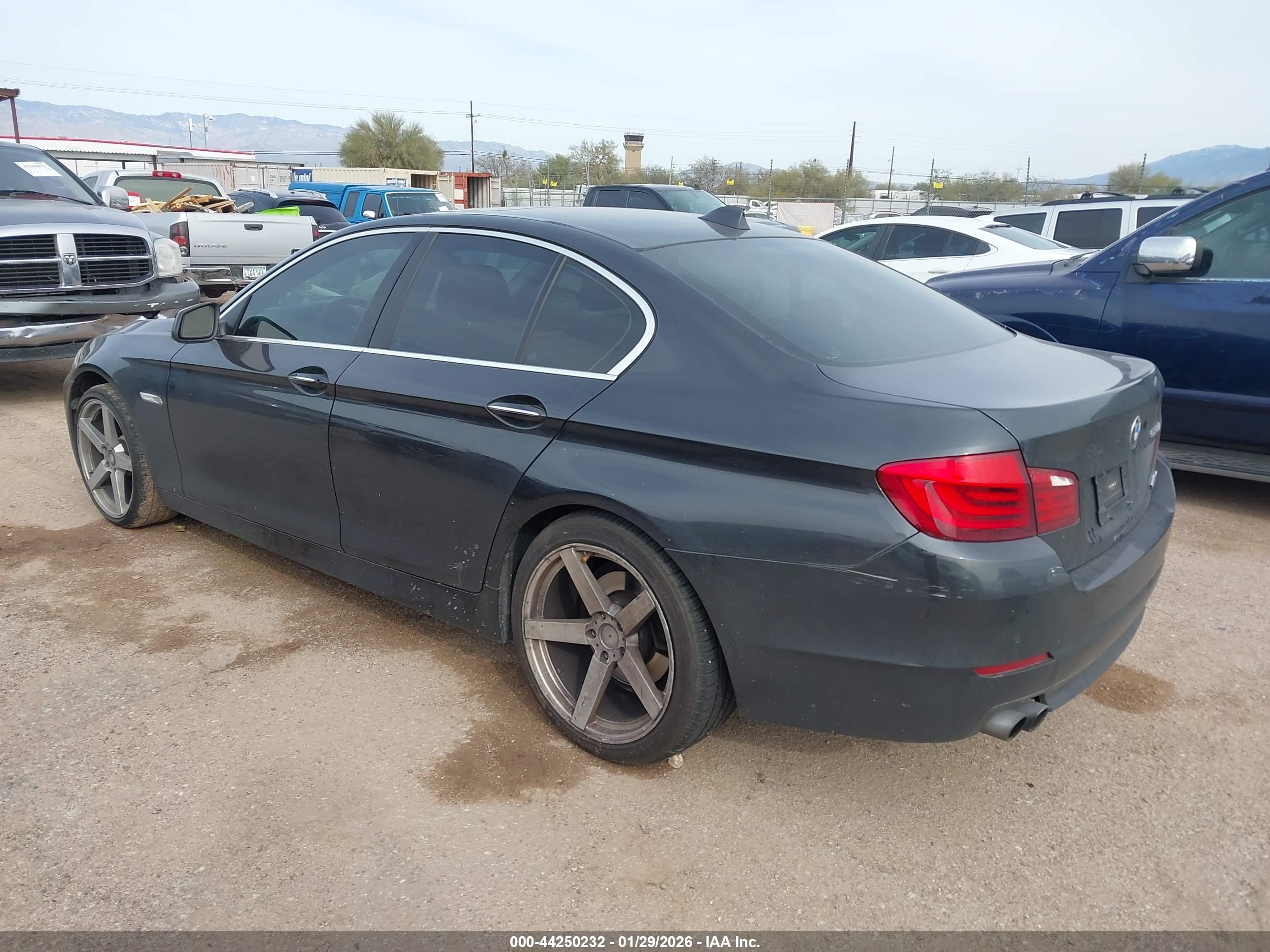 BMW 528I image 3