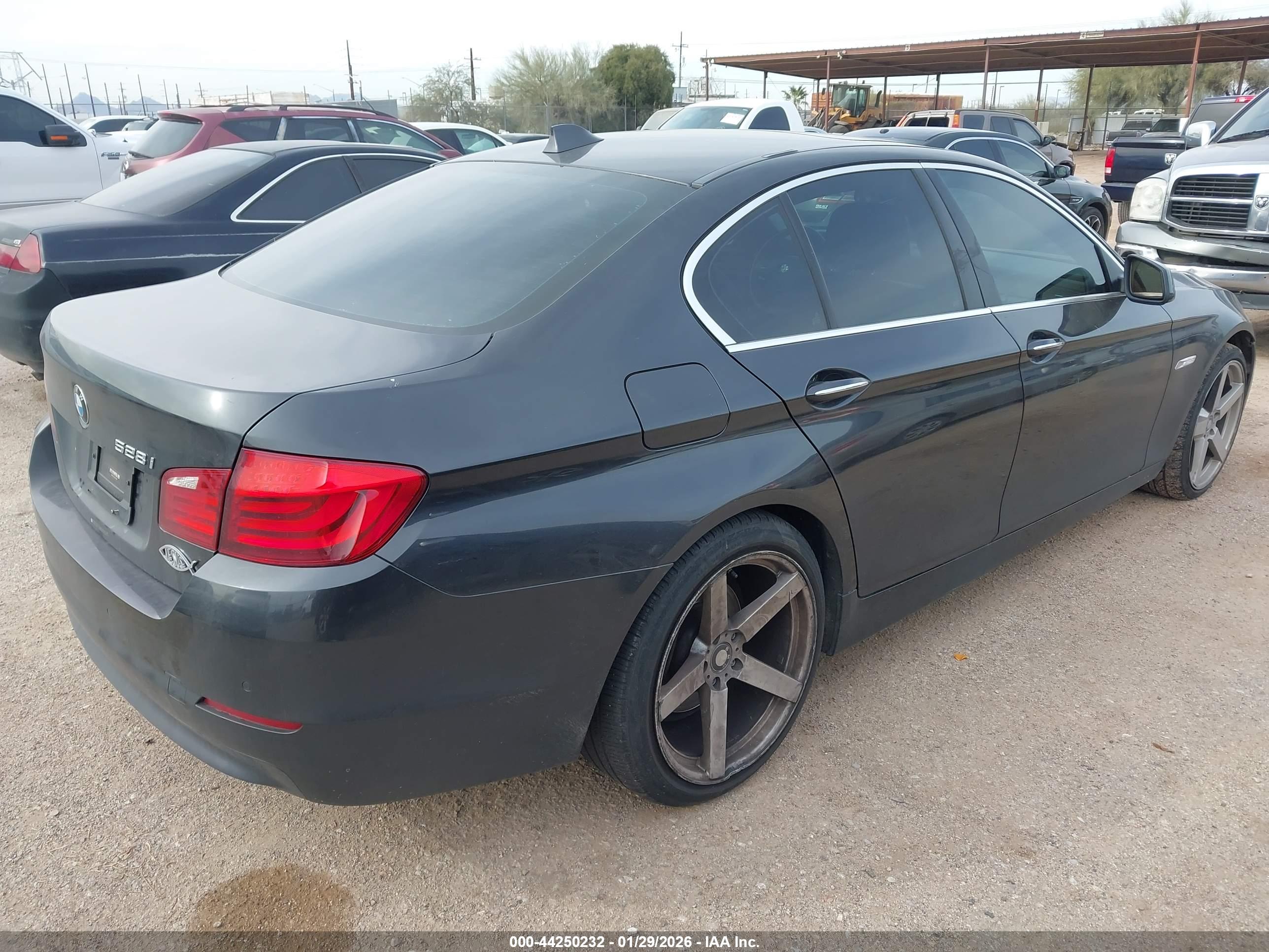 BMW 528I image 4