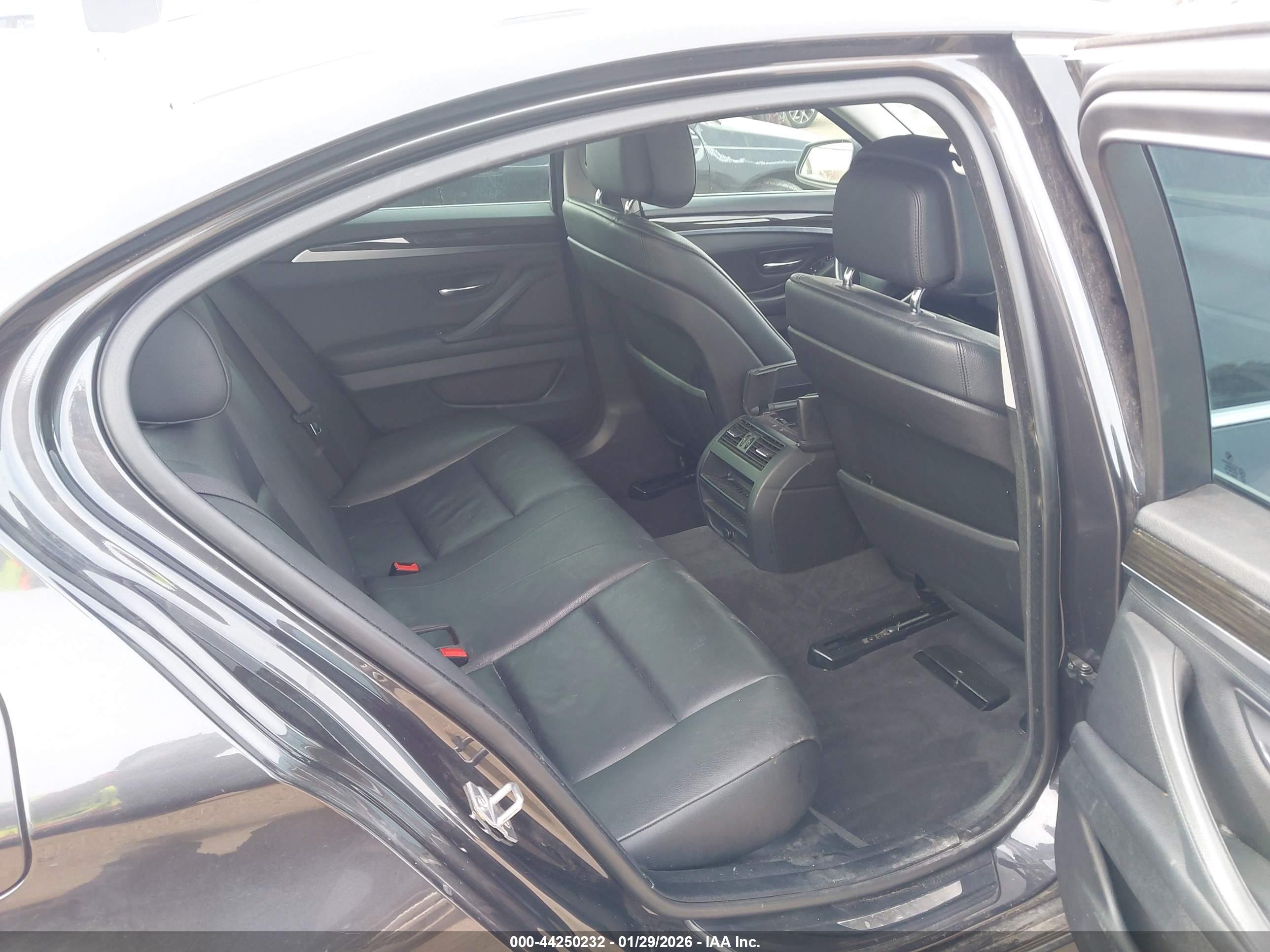 BMW 528I image 8
