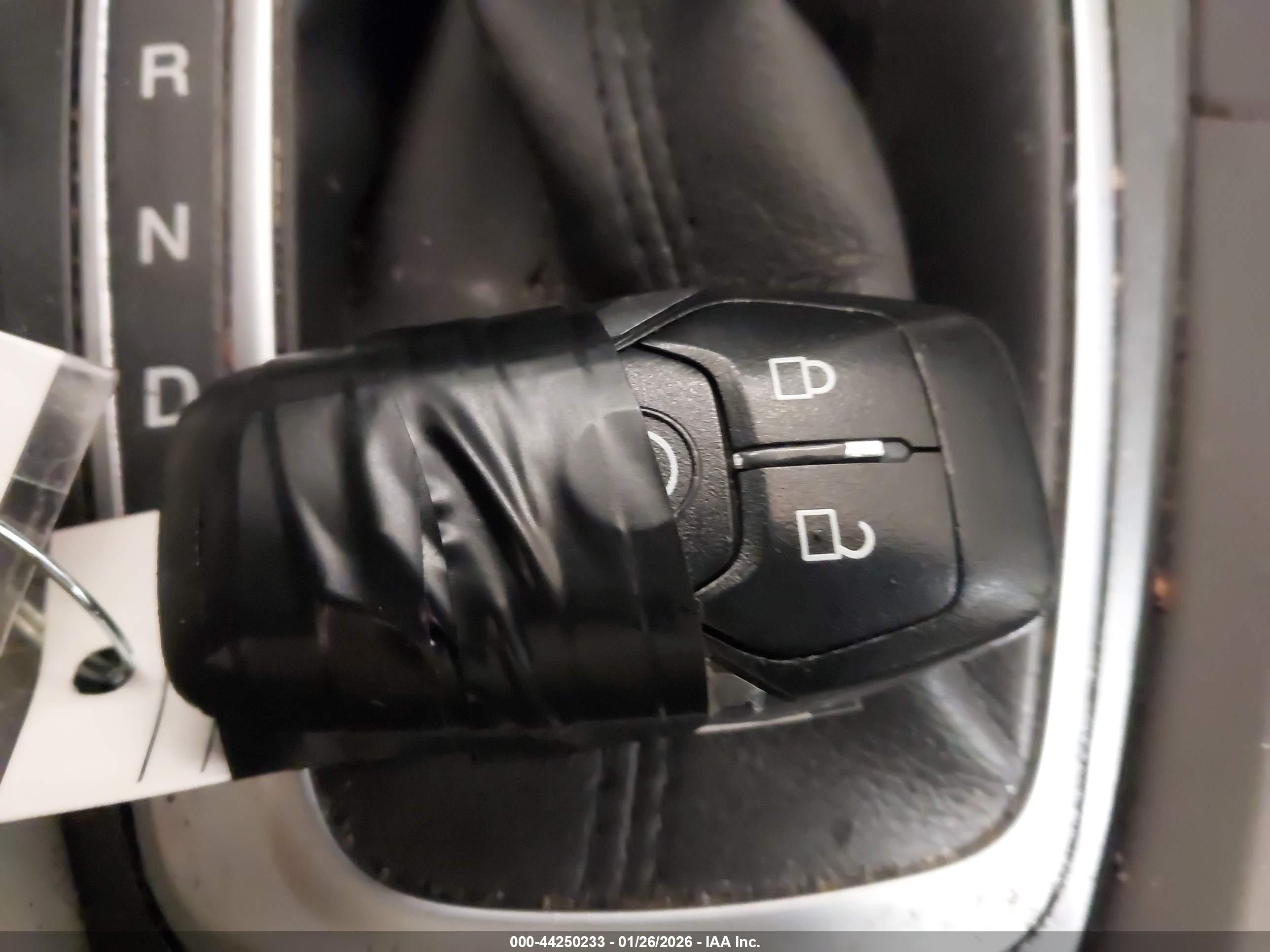 FORD FUSION image 11