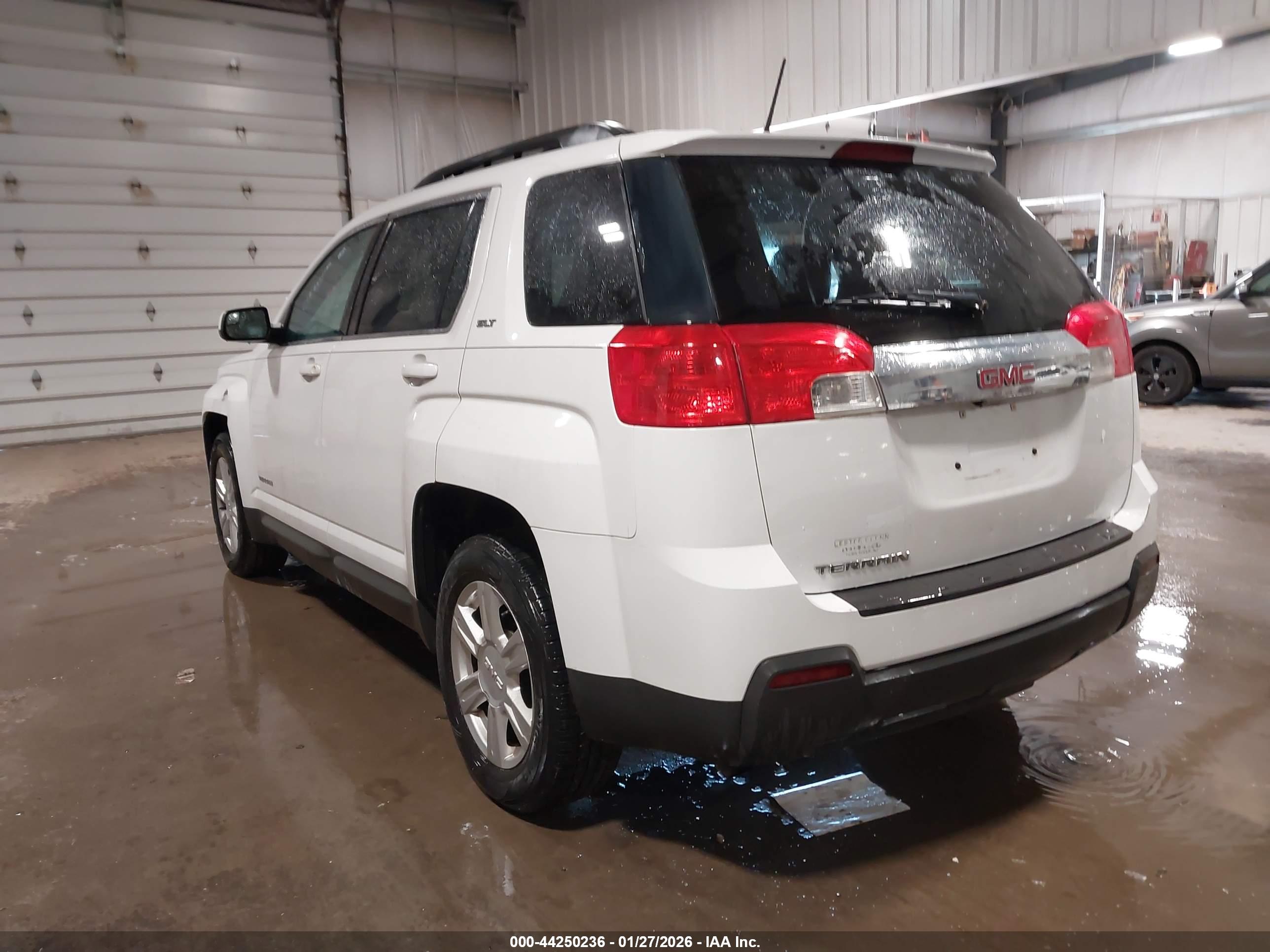 GMC TERRAIN image 3