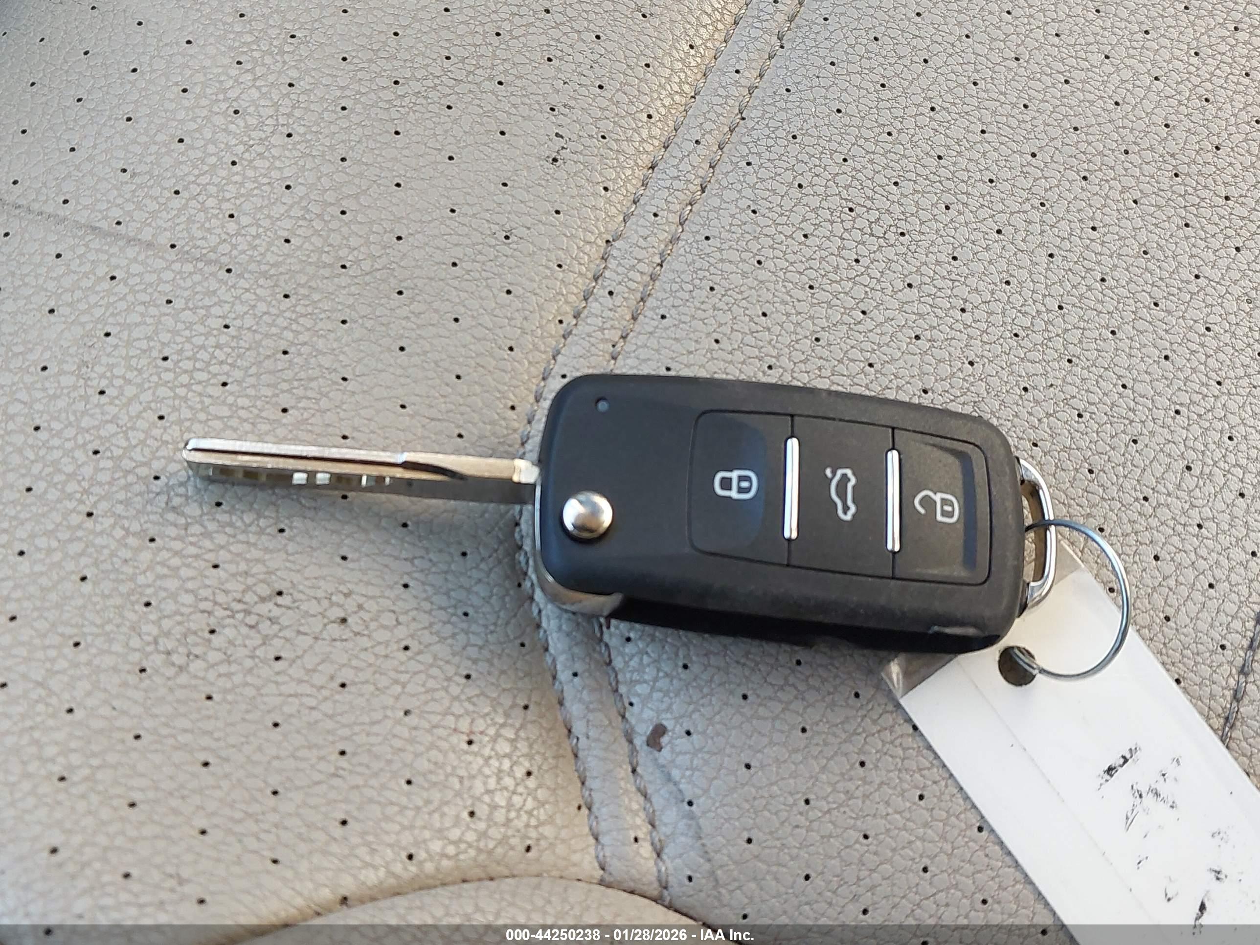 VOLKSWAGEN PASSAT image 11