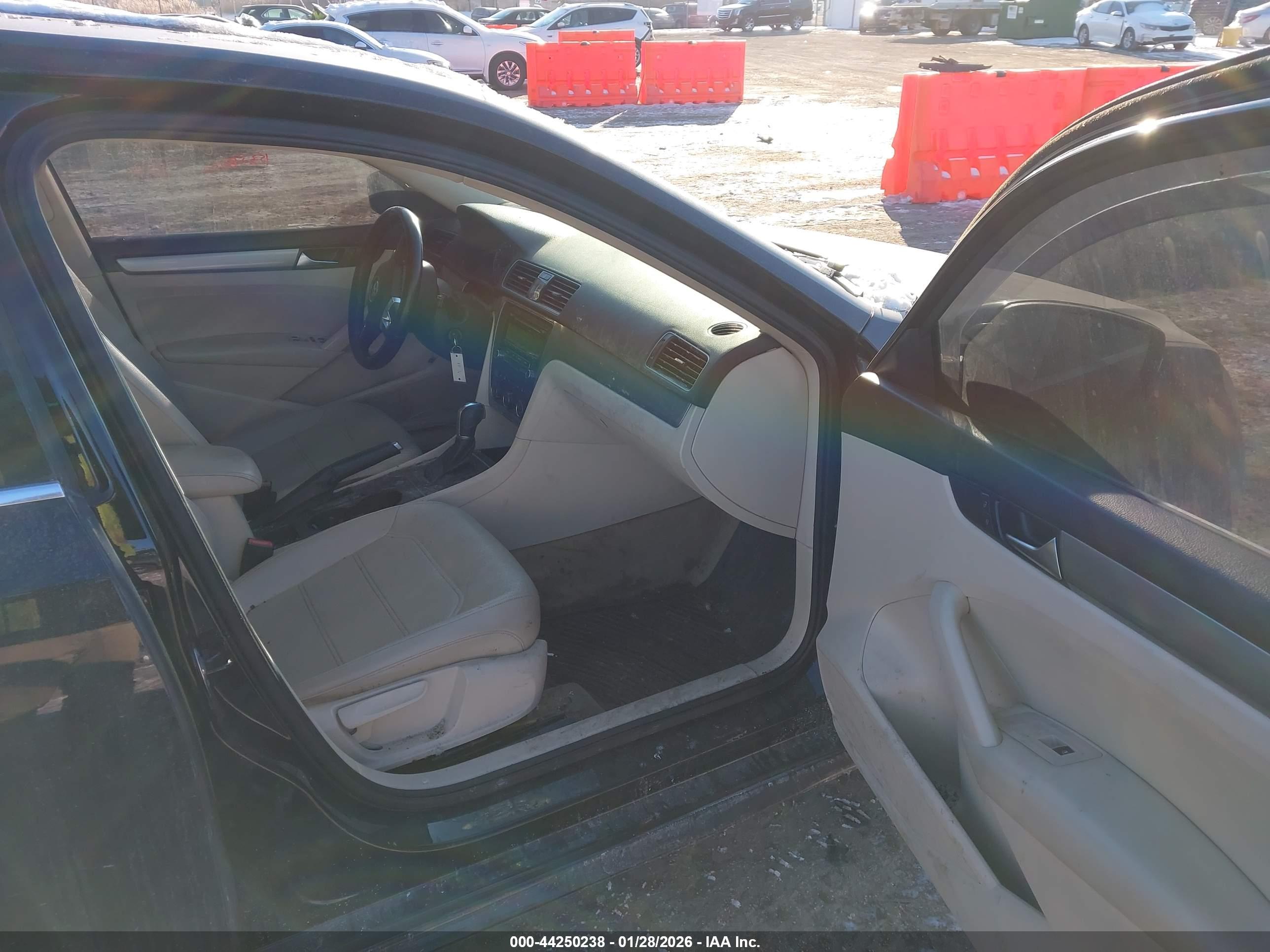VOLKSWAGEN PASSAT image 5