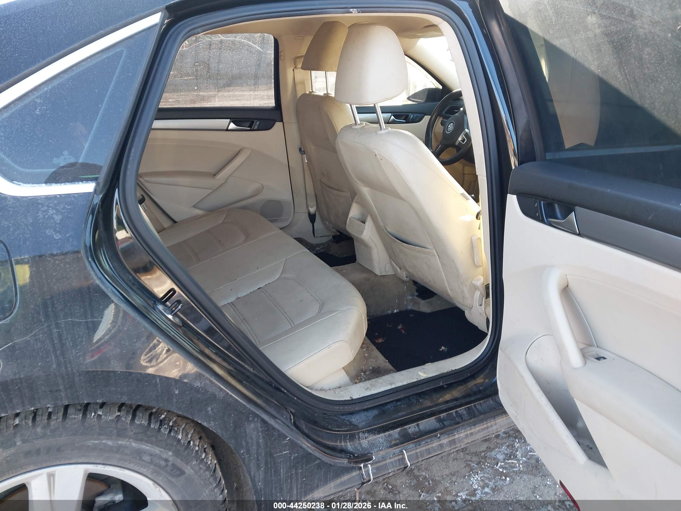 VOLKSWAGEN PASSAT image 8