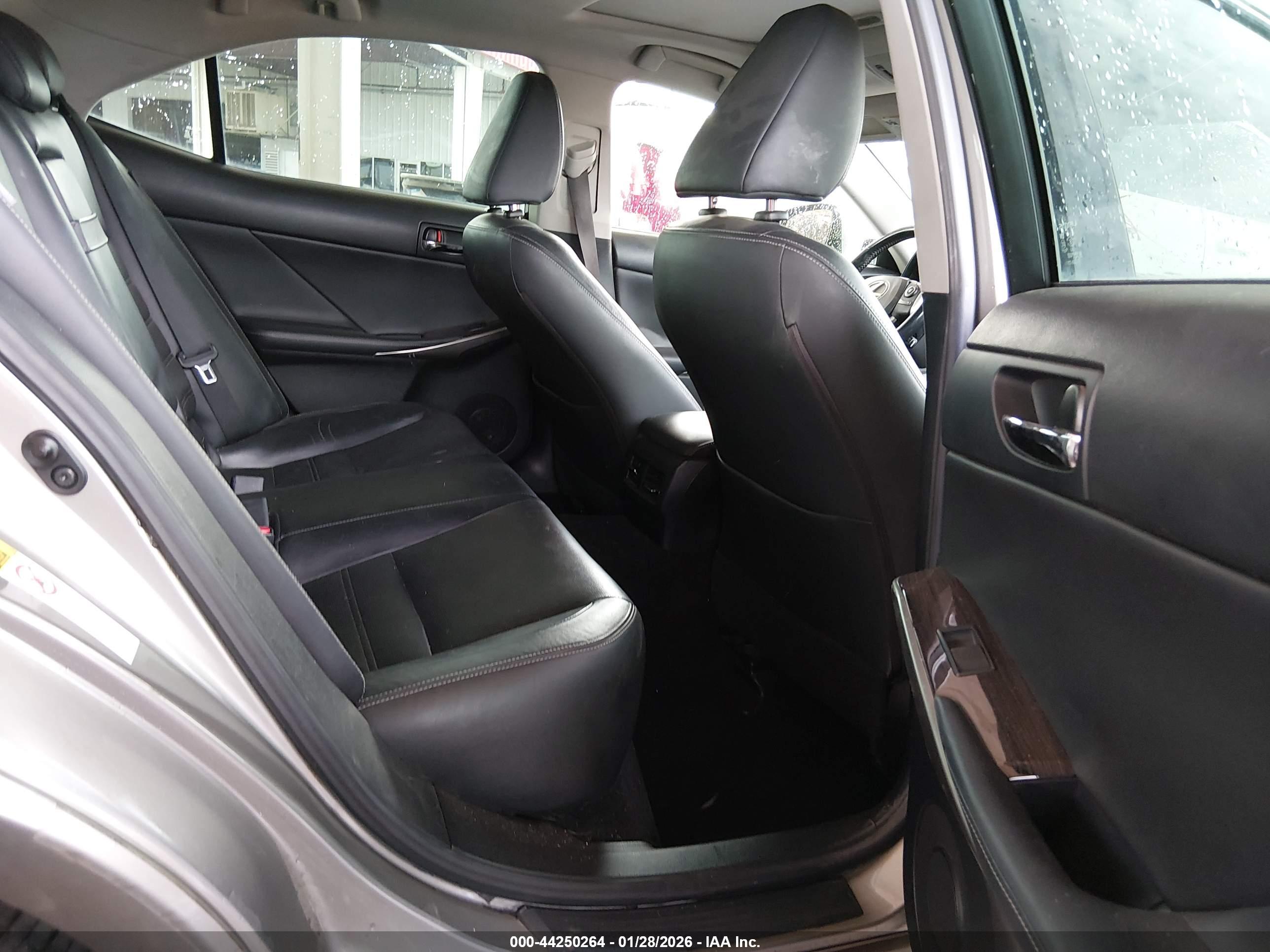 LEXUS IS image 8
