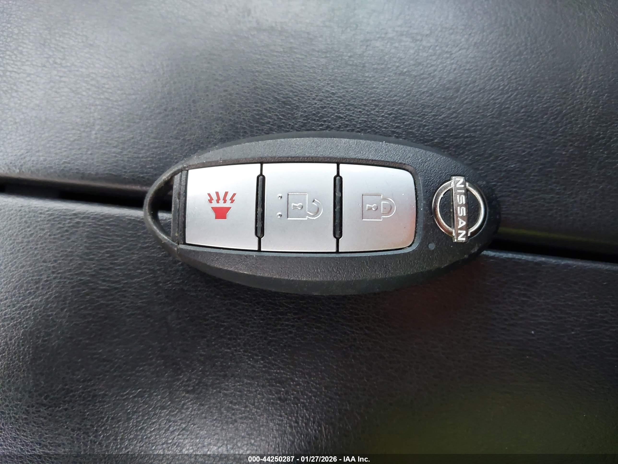 NISSAN ROGUE image 11