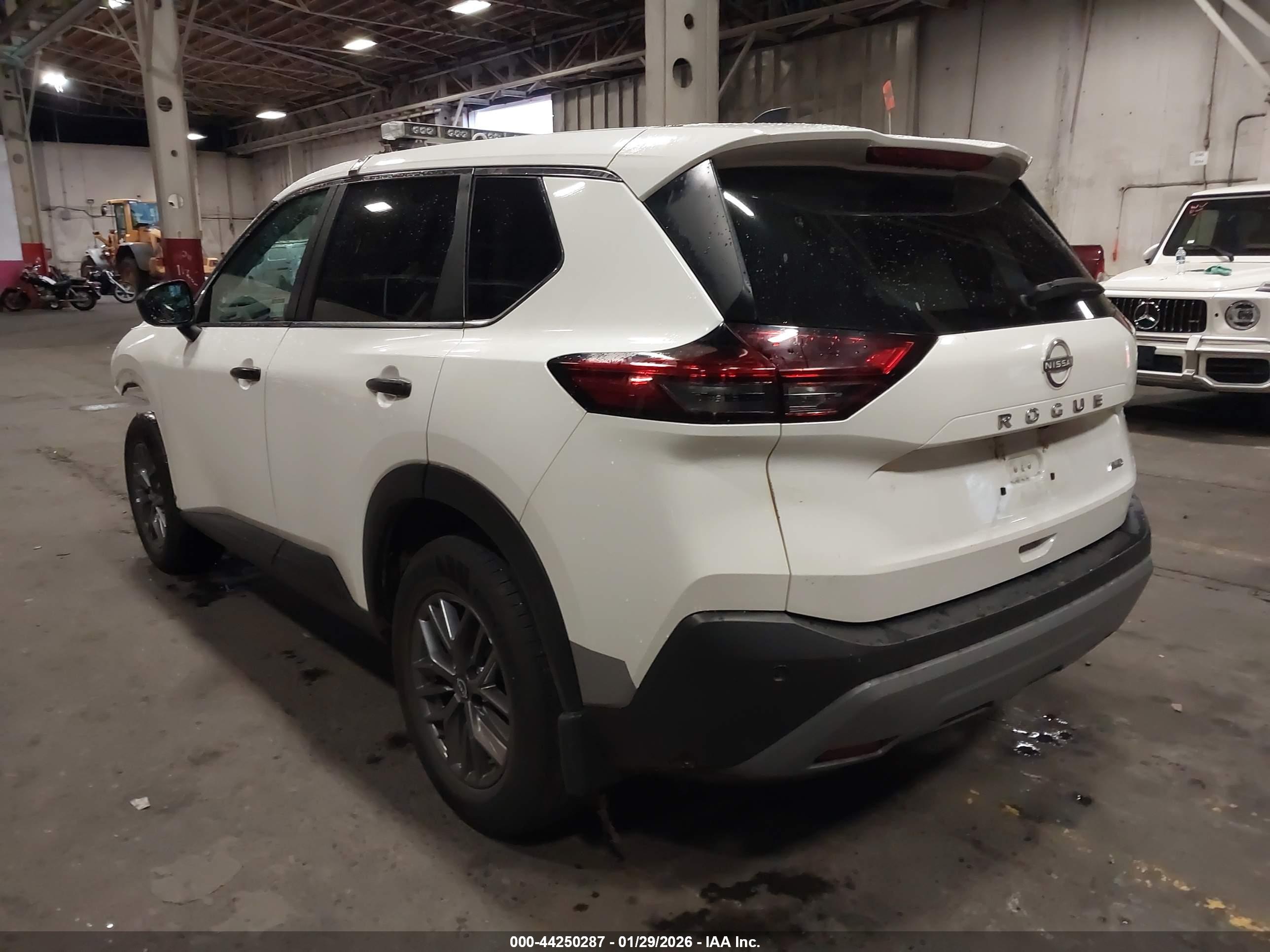 NISSAN ROGUE image 3