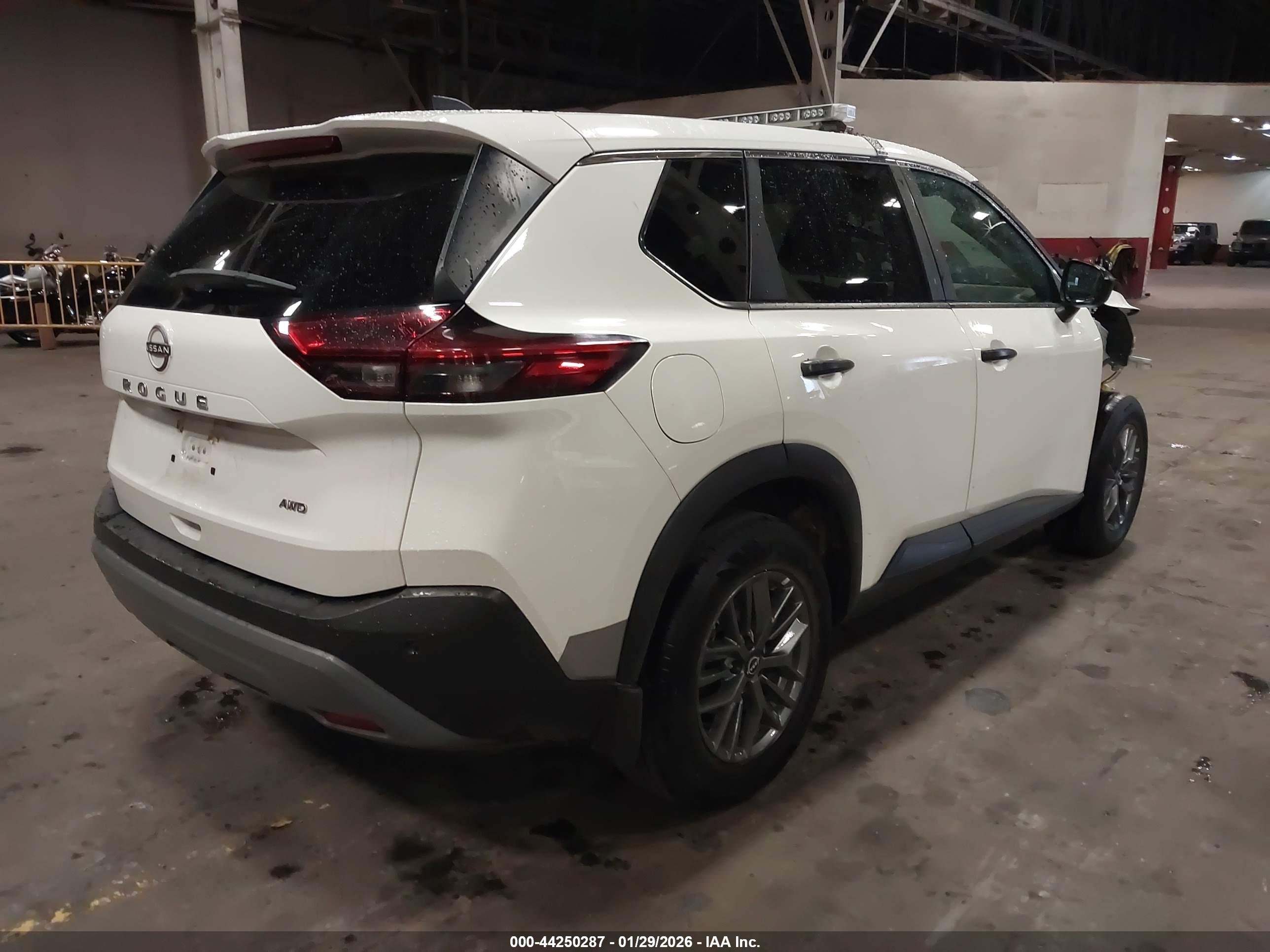 NISSAN ROGUE image 4