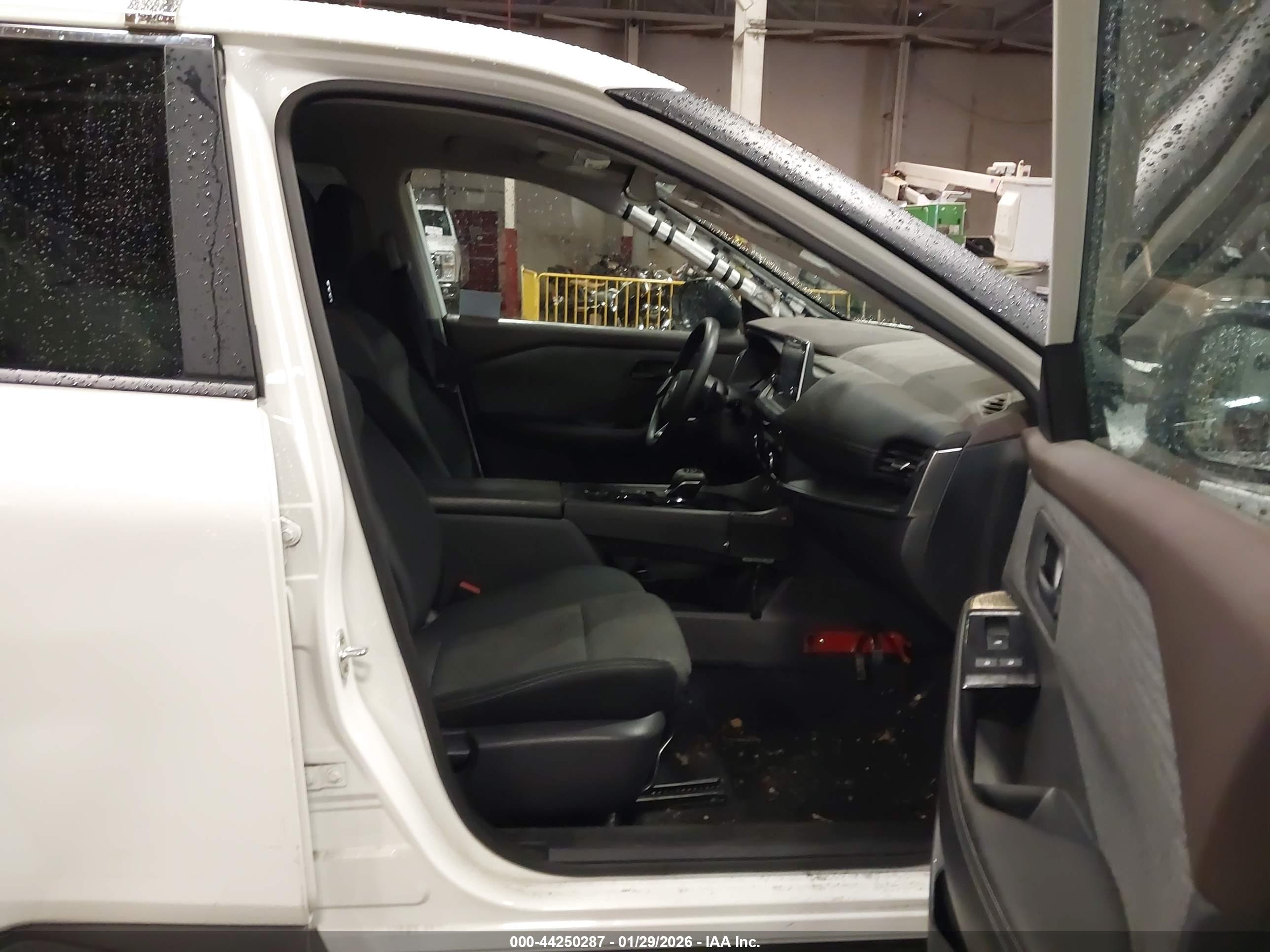 NISSAN ROGUE image 5