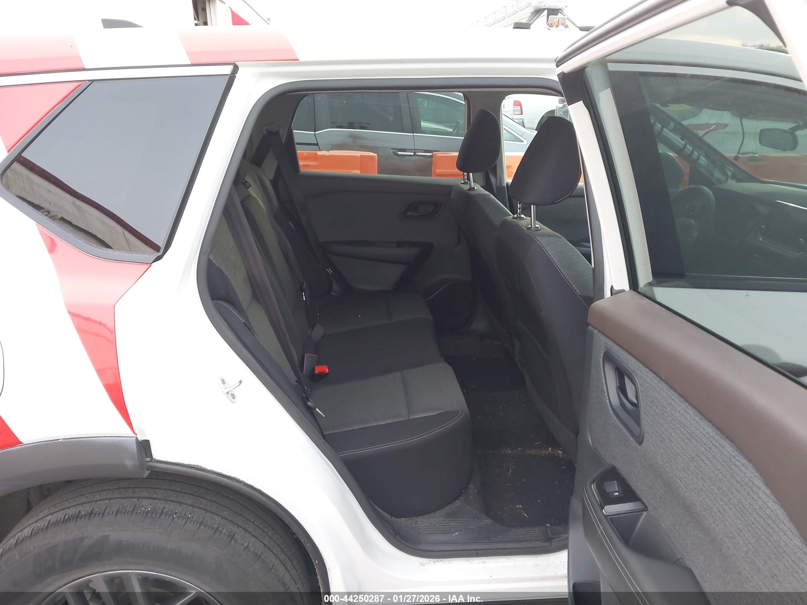 NISSAN ROGUE image 8