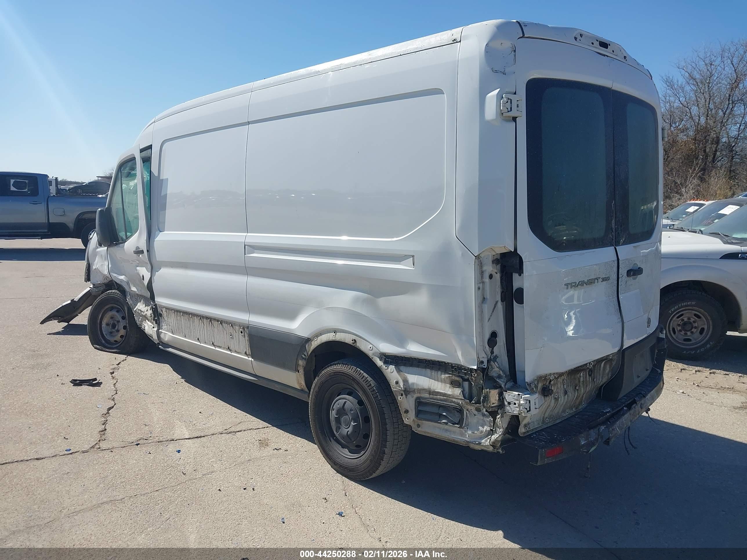 FORD TRANSIT-350 image 3