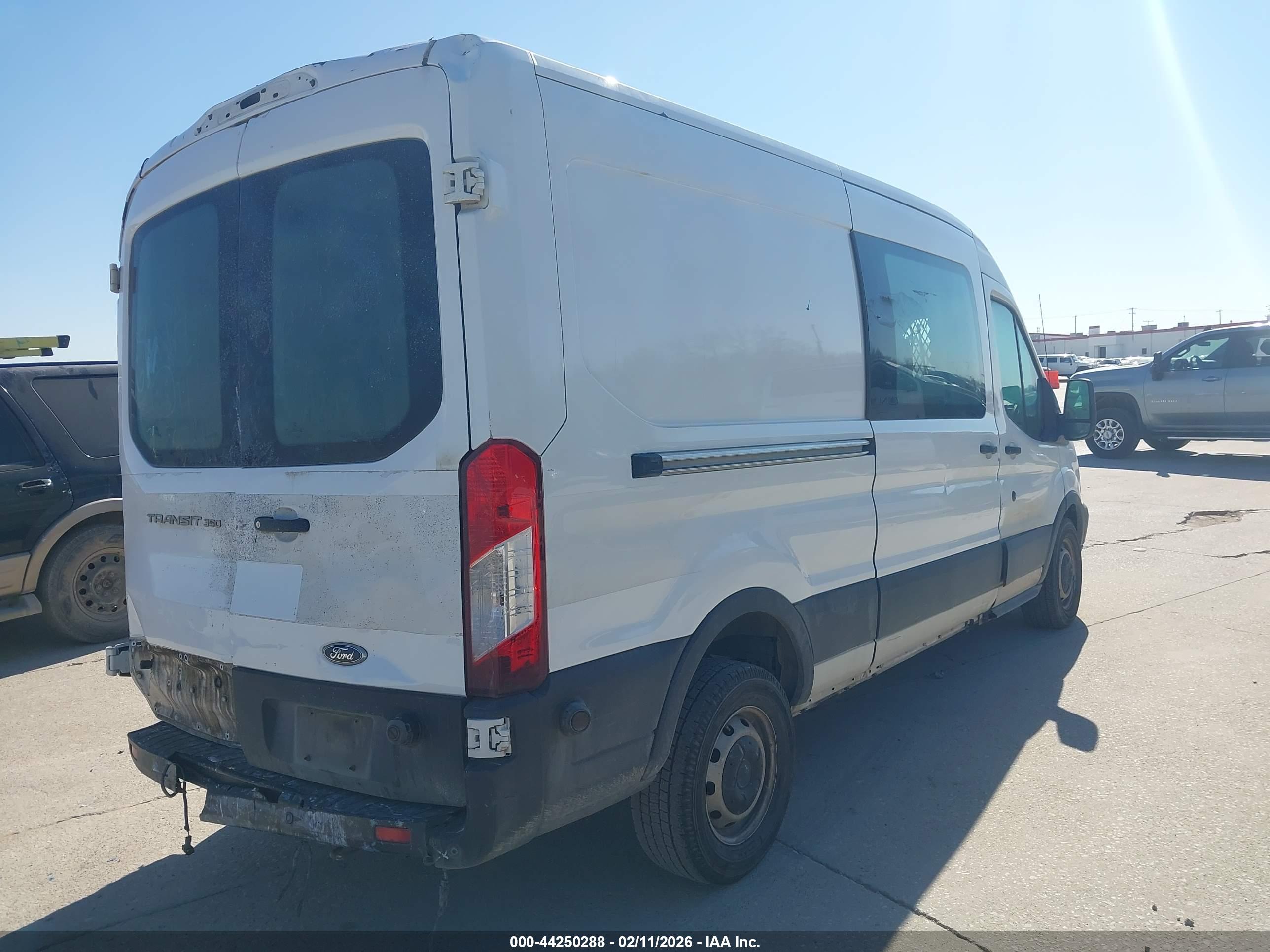 FORD TRANSIT-350 image 4