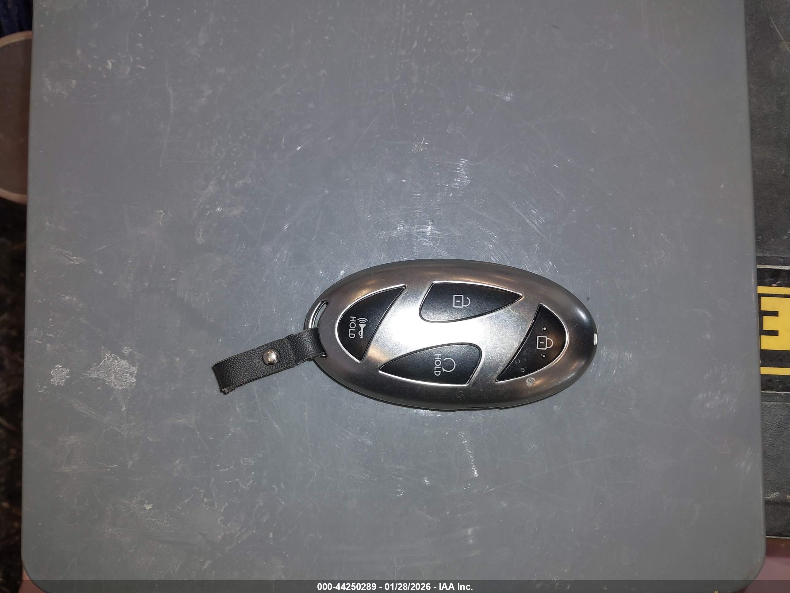 HYUNDAI SANTA image 11