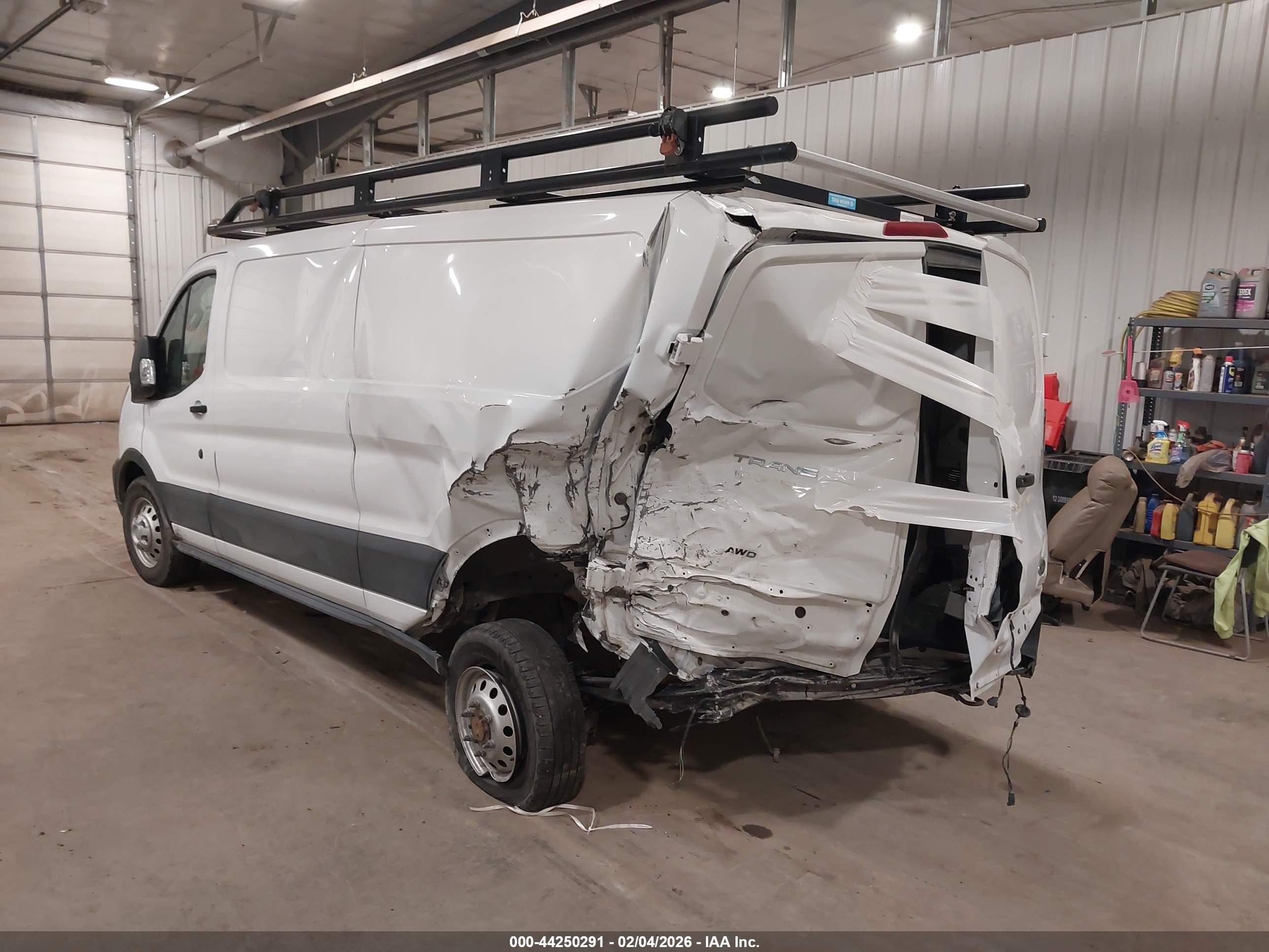 FORD TRANSIT-350 image 3
