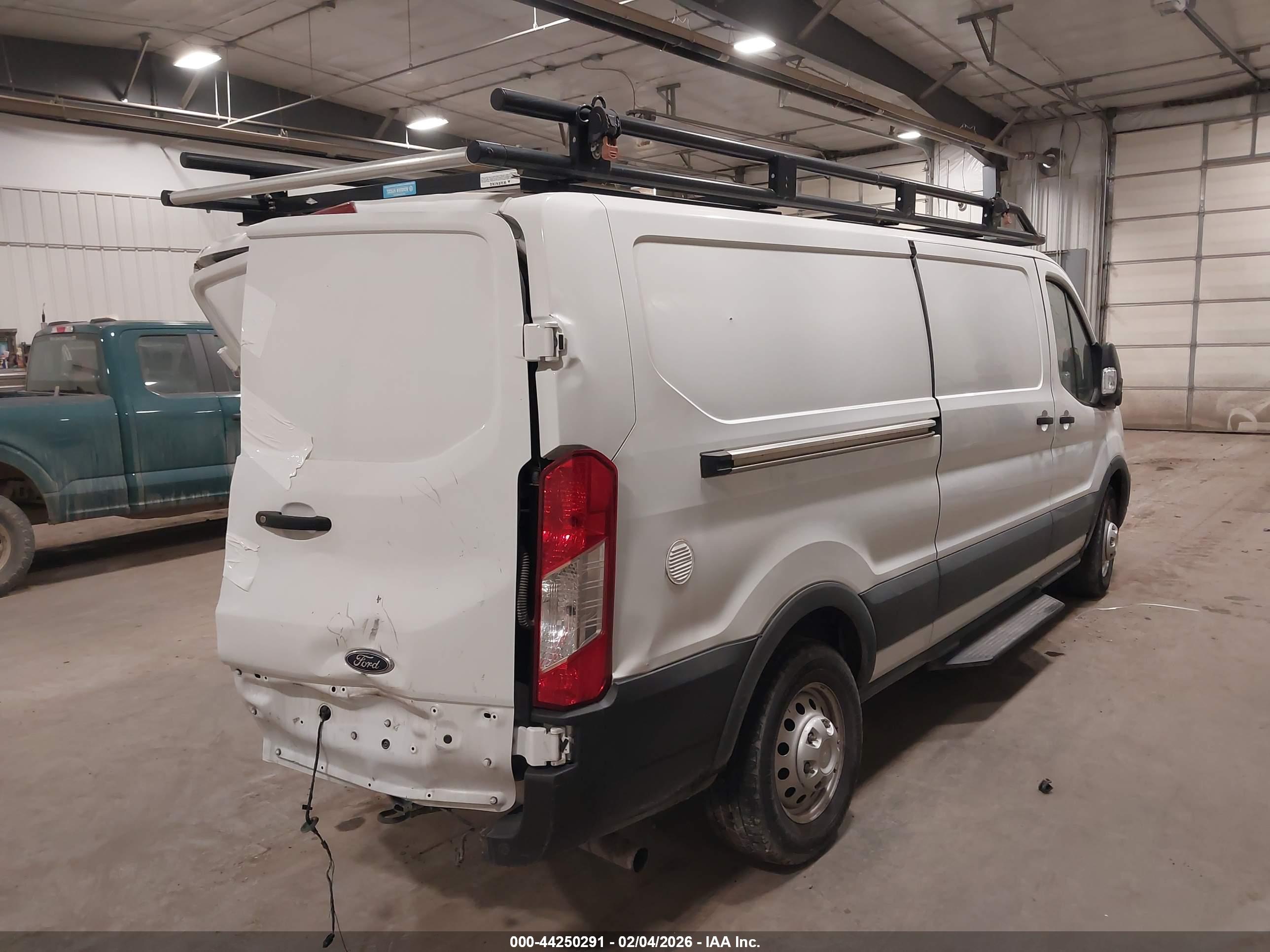FORD TRANSIT-350 image 4