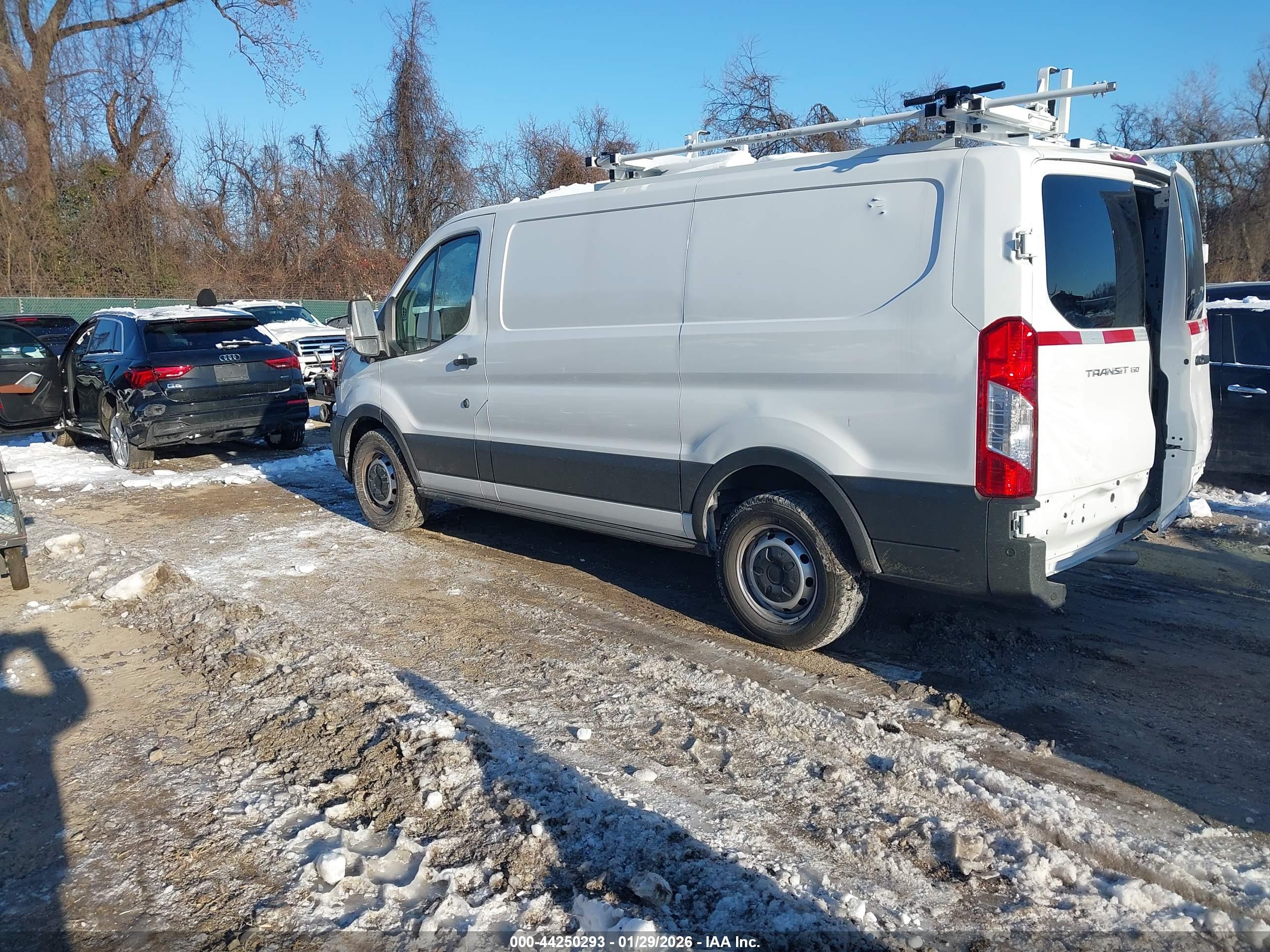 FORD TRANSIT-150 image 3