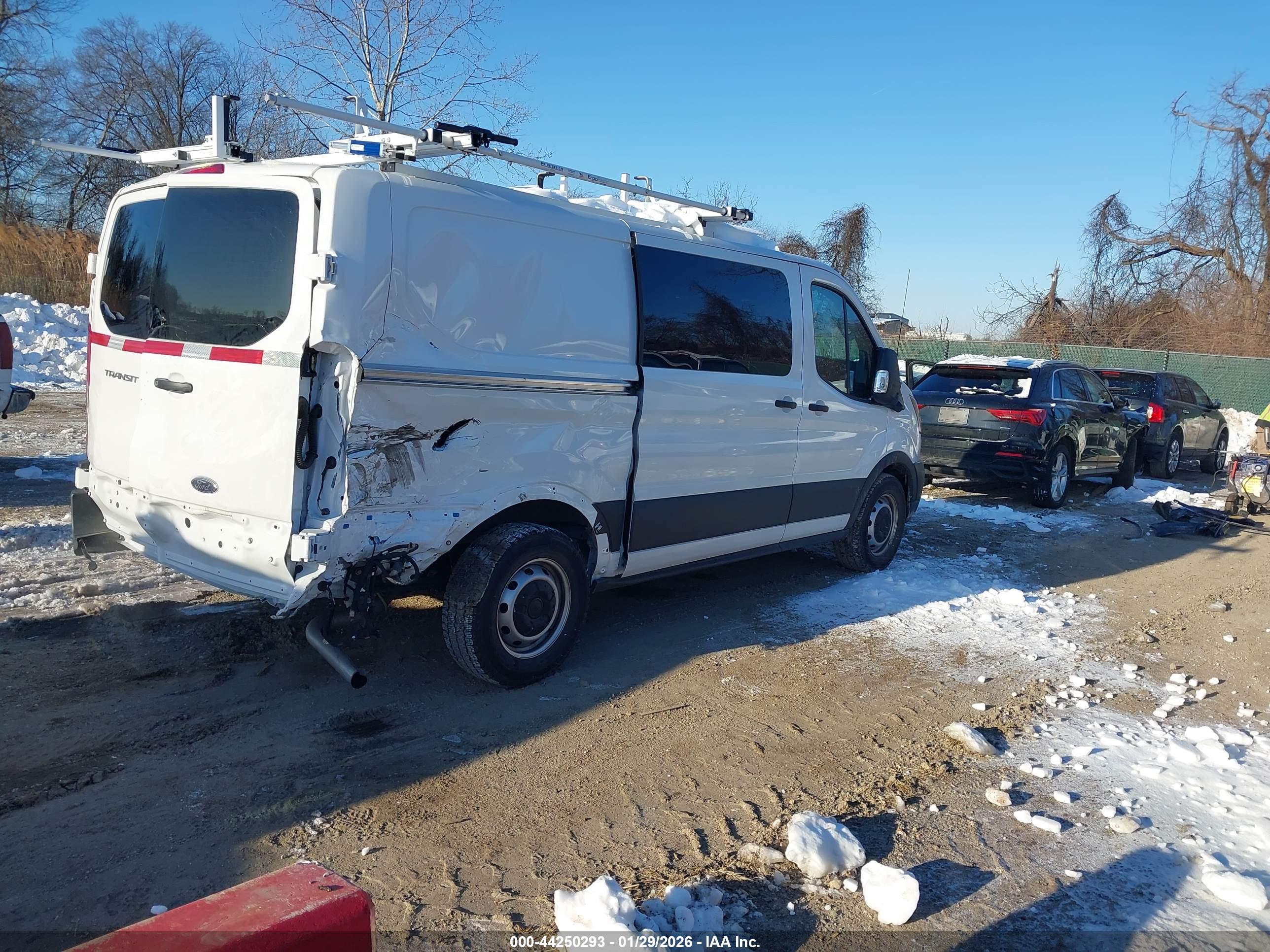 FORD TRANSIT-150 image 4