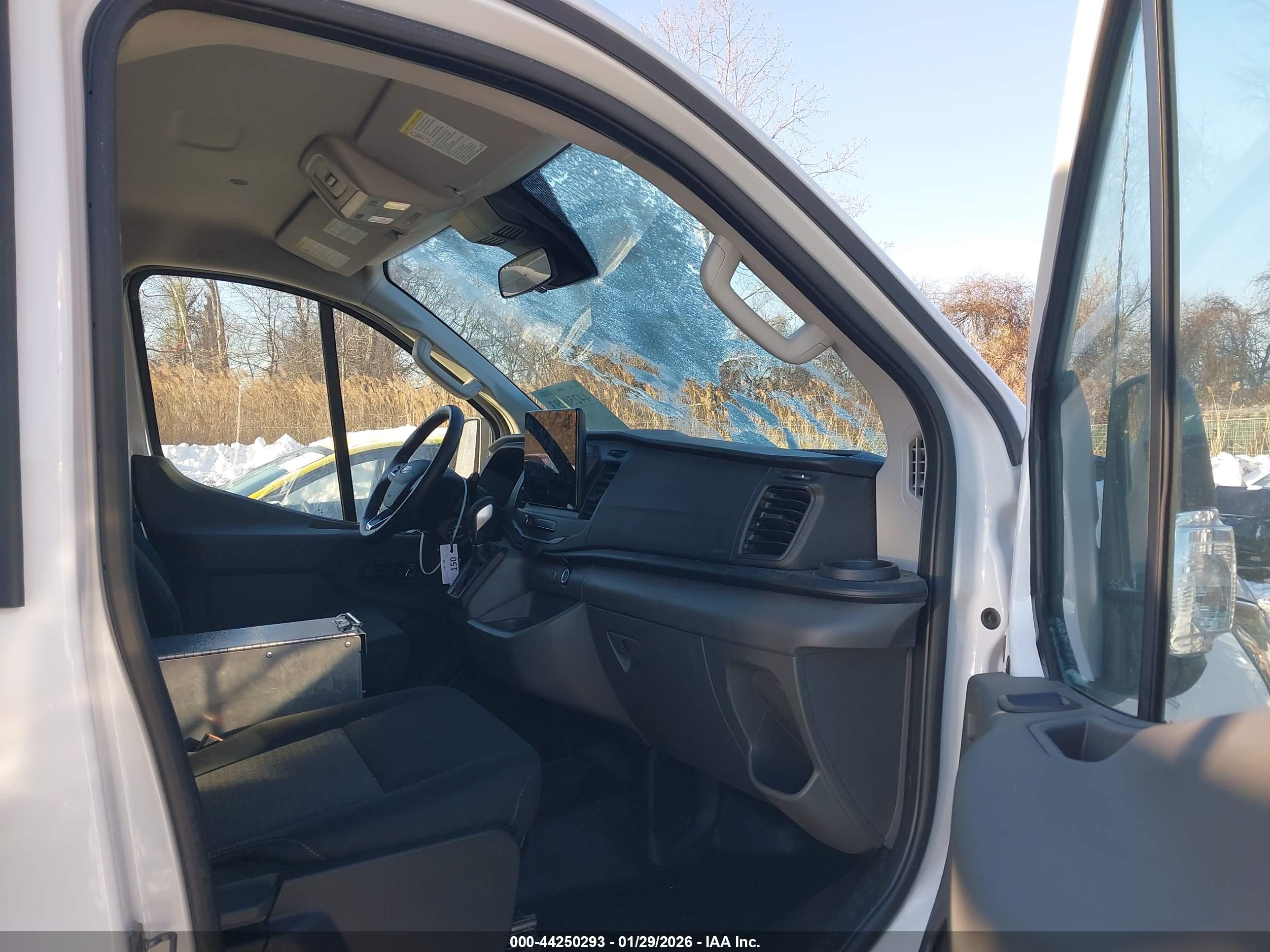 FORD TRANSIT-150 image 5