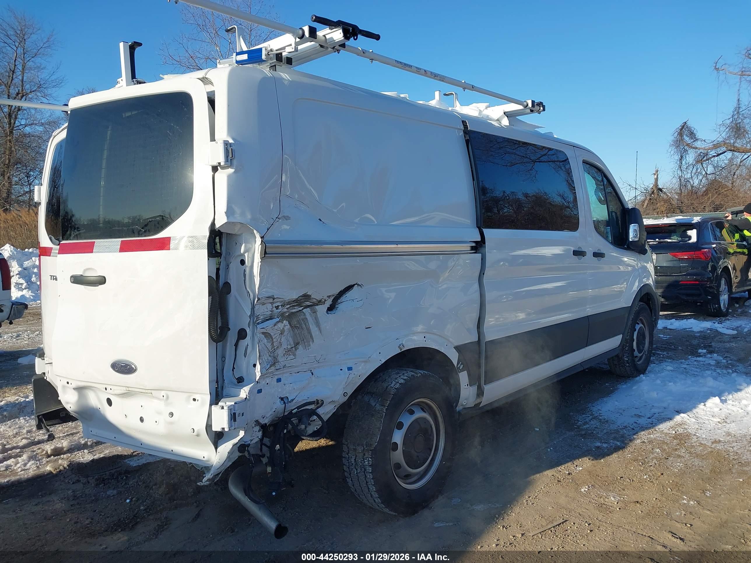 FORD TRANSIT-150 image 6
