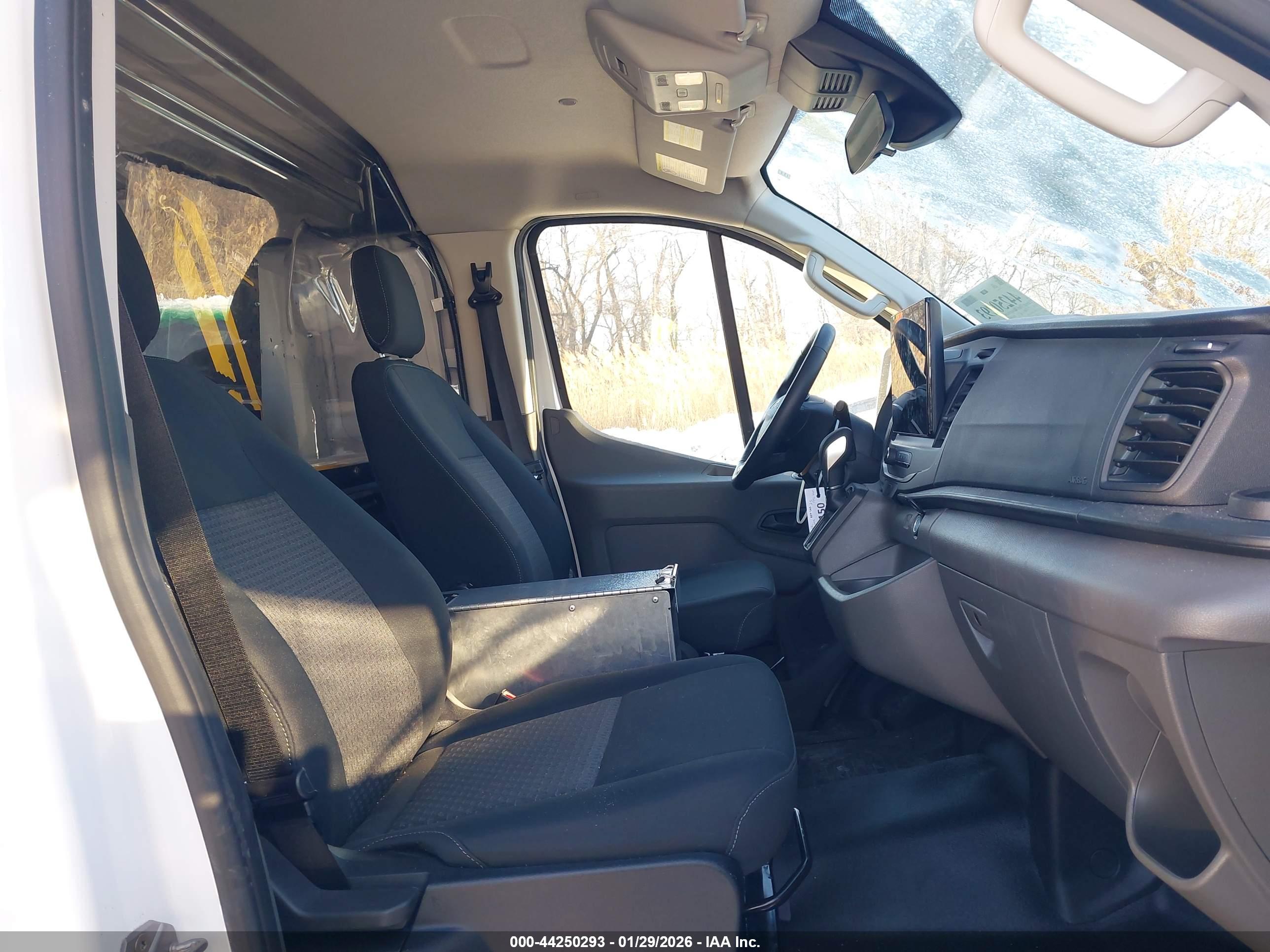 FORD TRANSIT-150 image 8