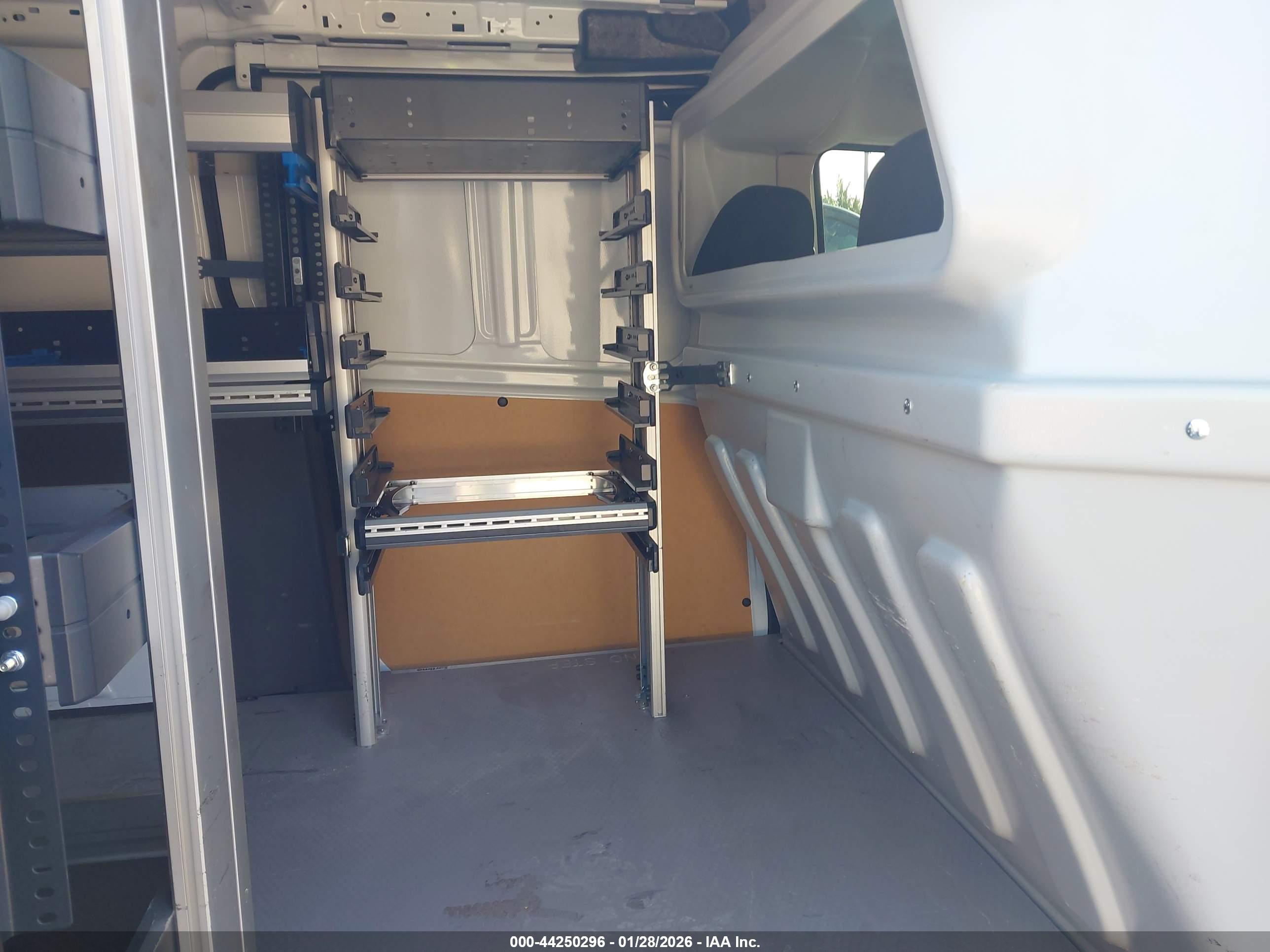 FORD TRANSIT image 8