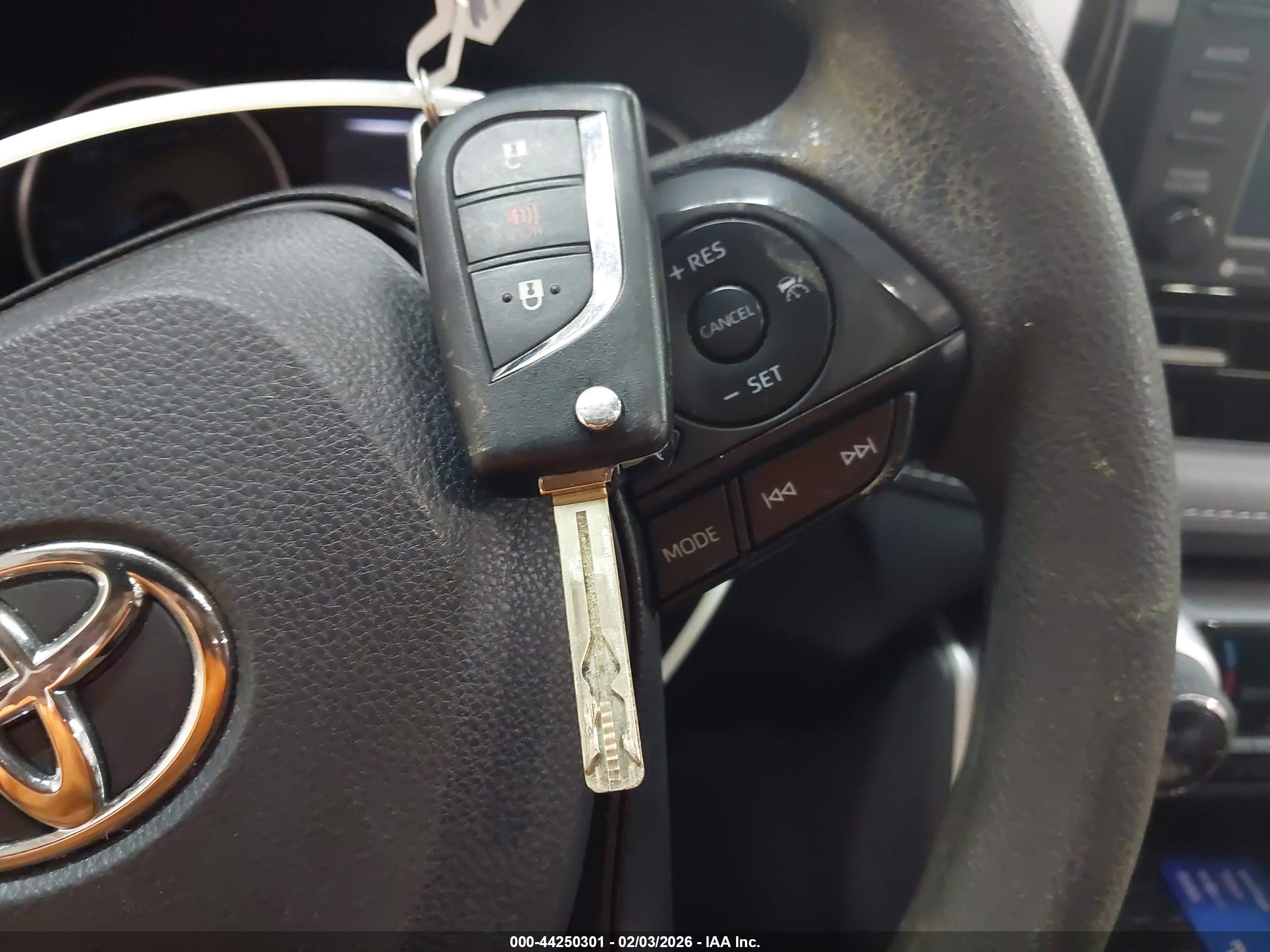 TOYOTA RAV4 image 11