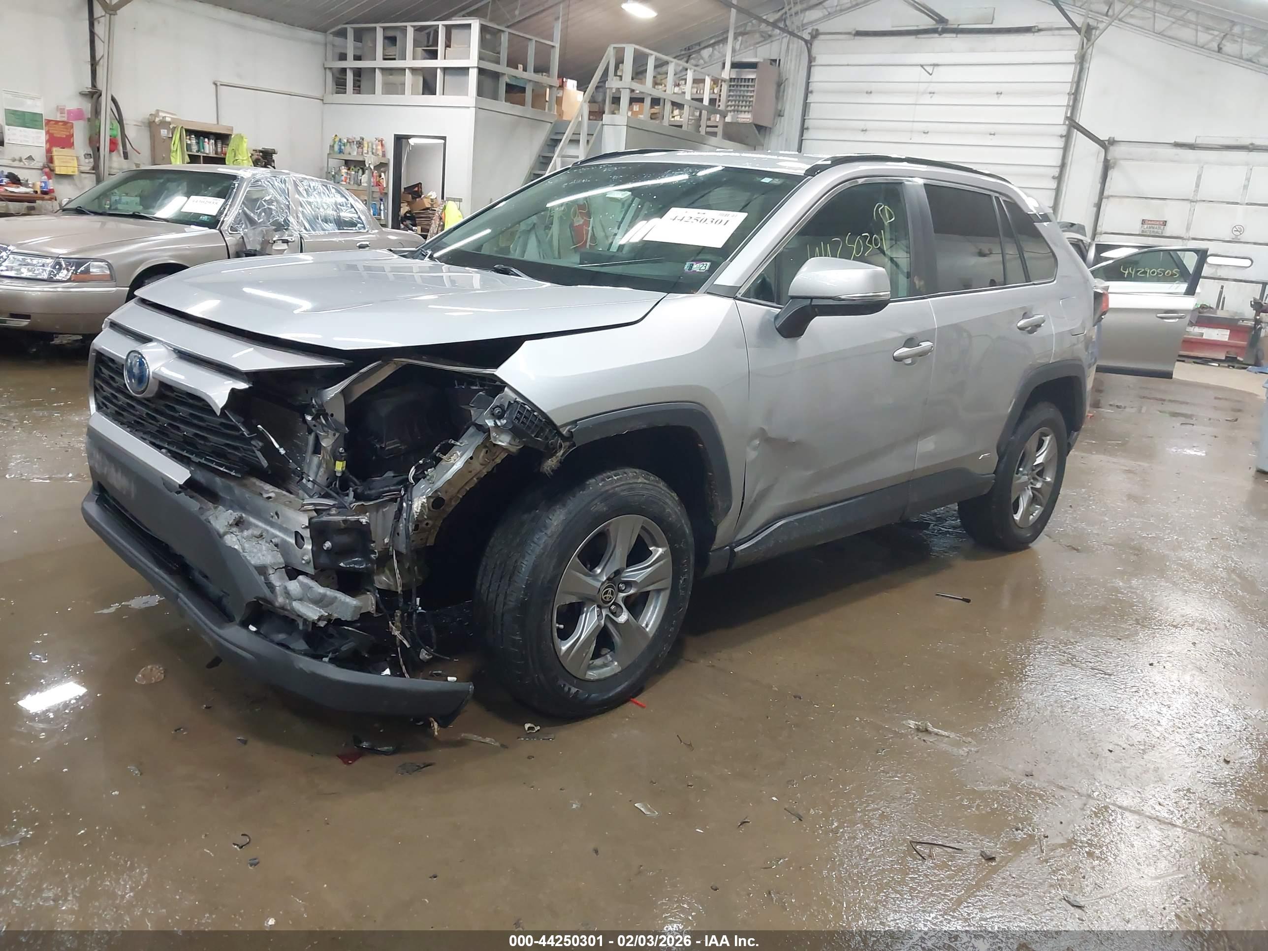 TOYOTA RAV4 image 2