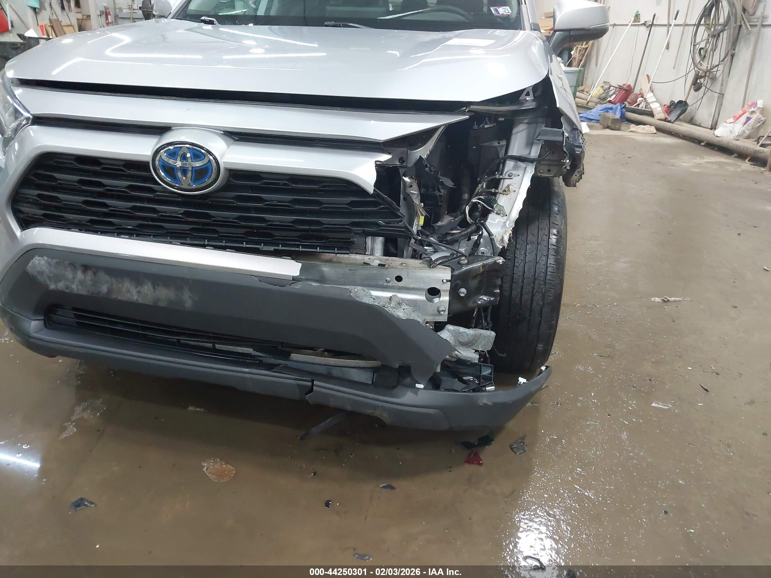 TOYOTA RAV4 image 6