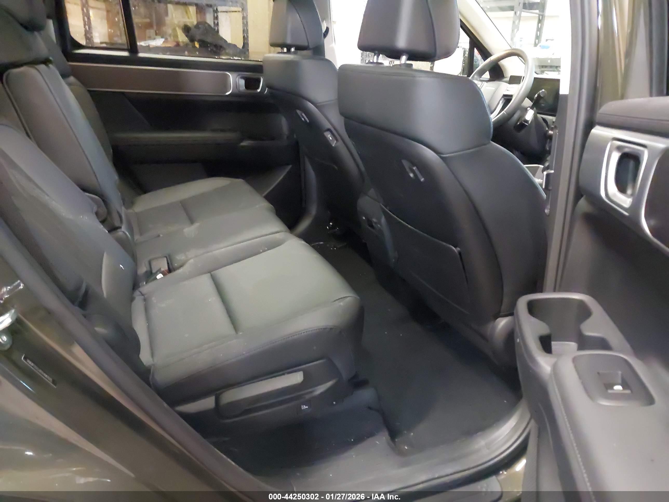 HYUNDAI SANTA image 8