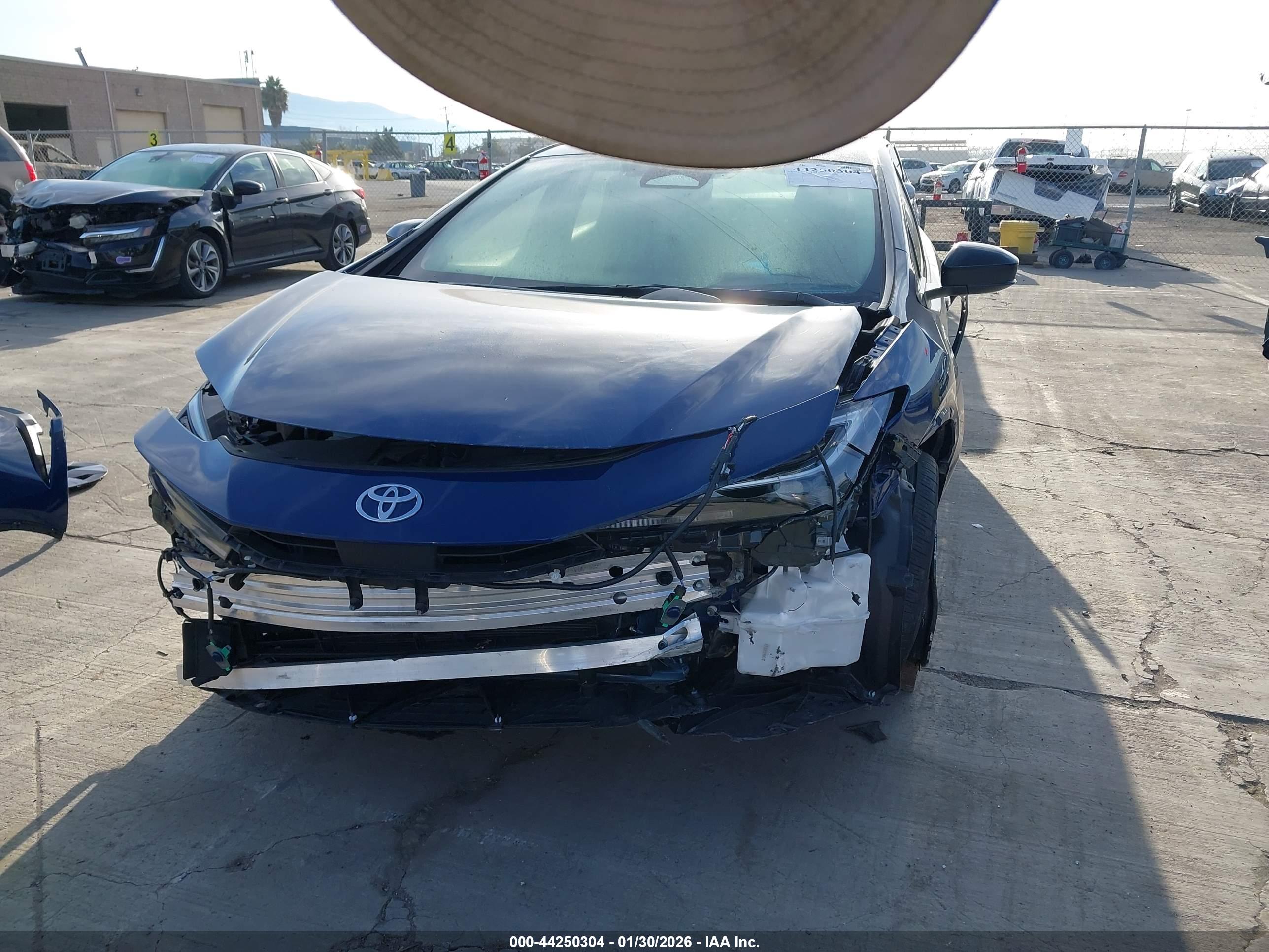 TOYOTA PRIUS image 6
