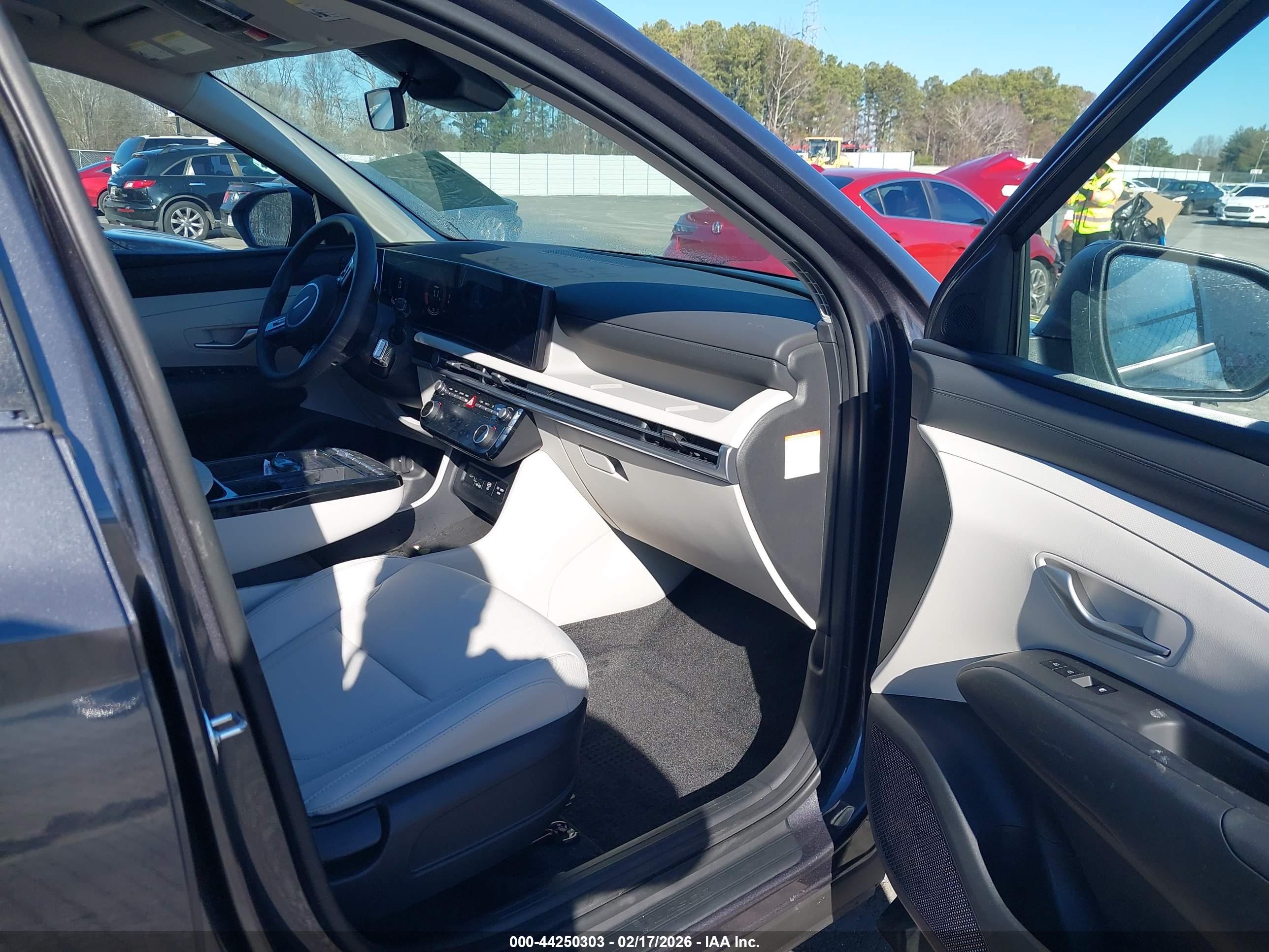 HYUNDAI TUCSON image 5