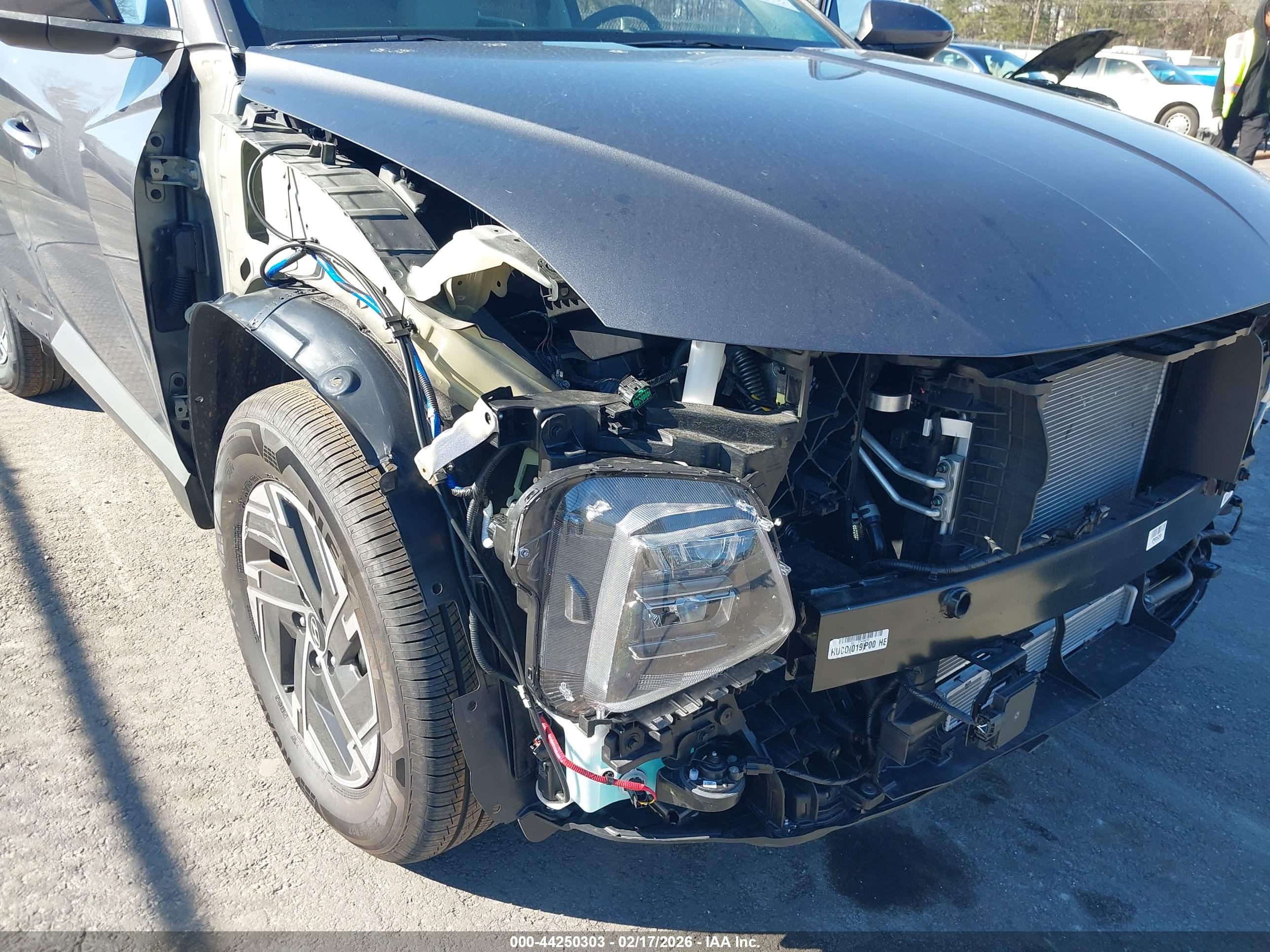 HYUNDAI TUCSON image 6