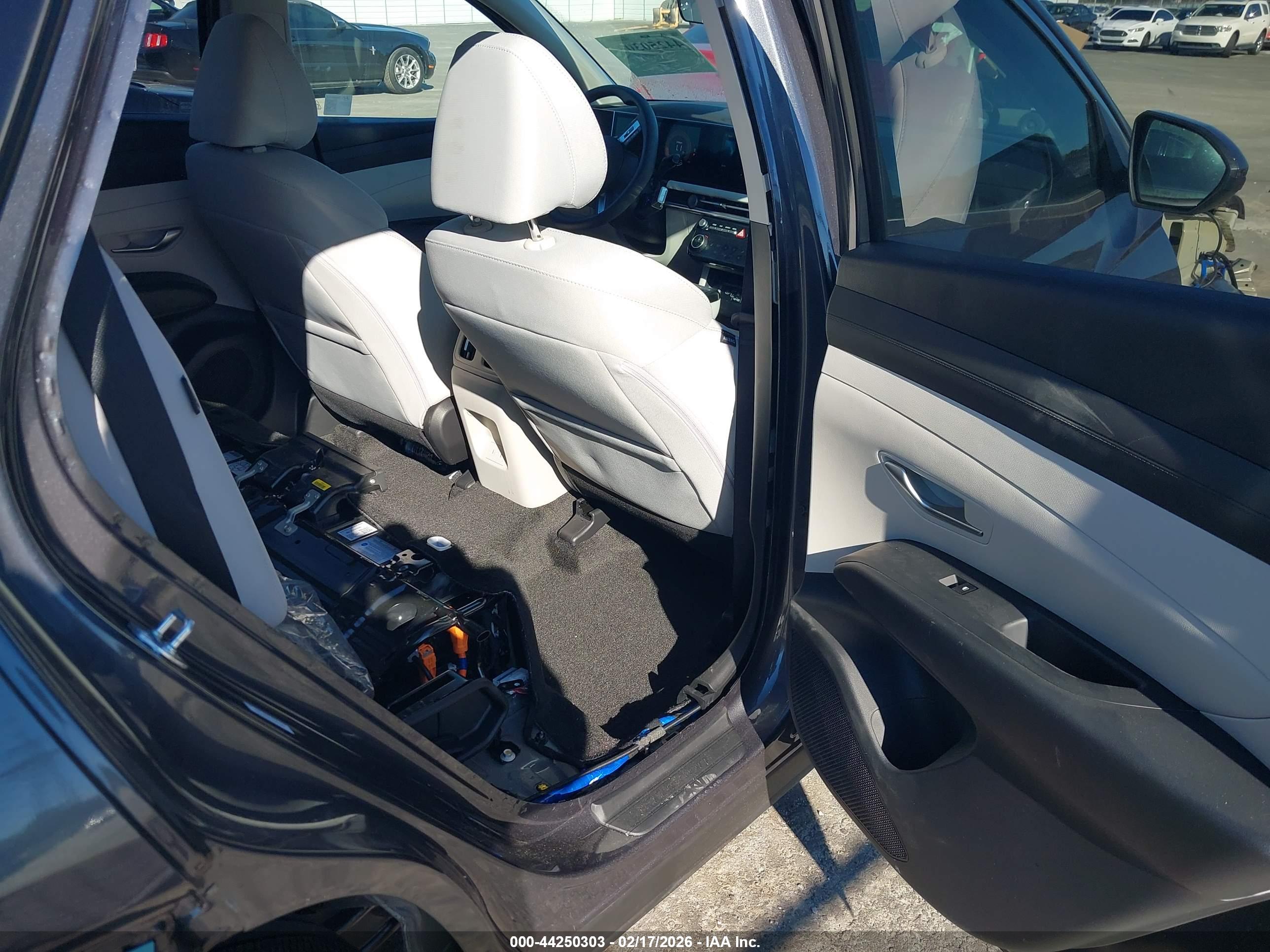 HYUNDAI TUCSON image 8