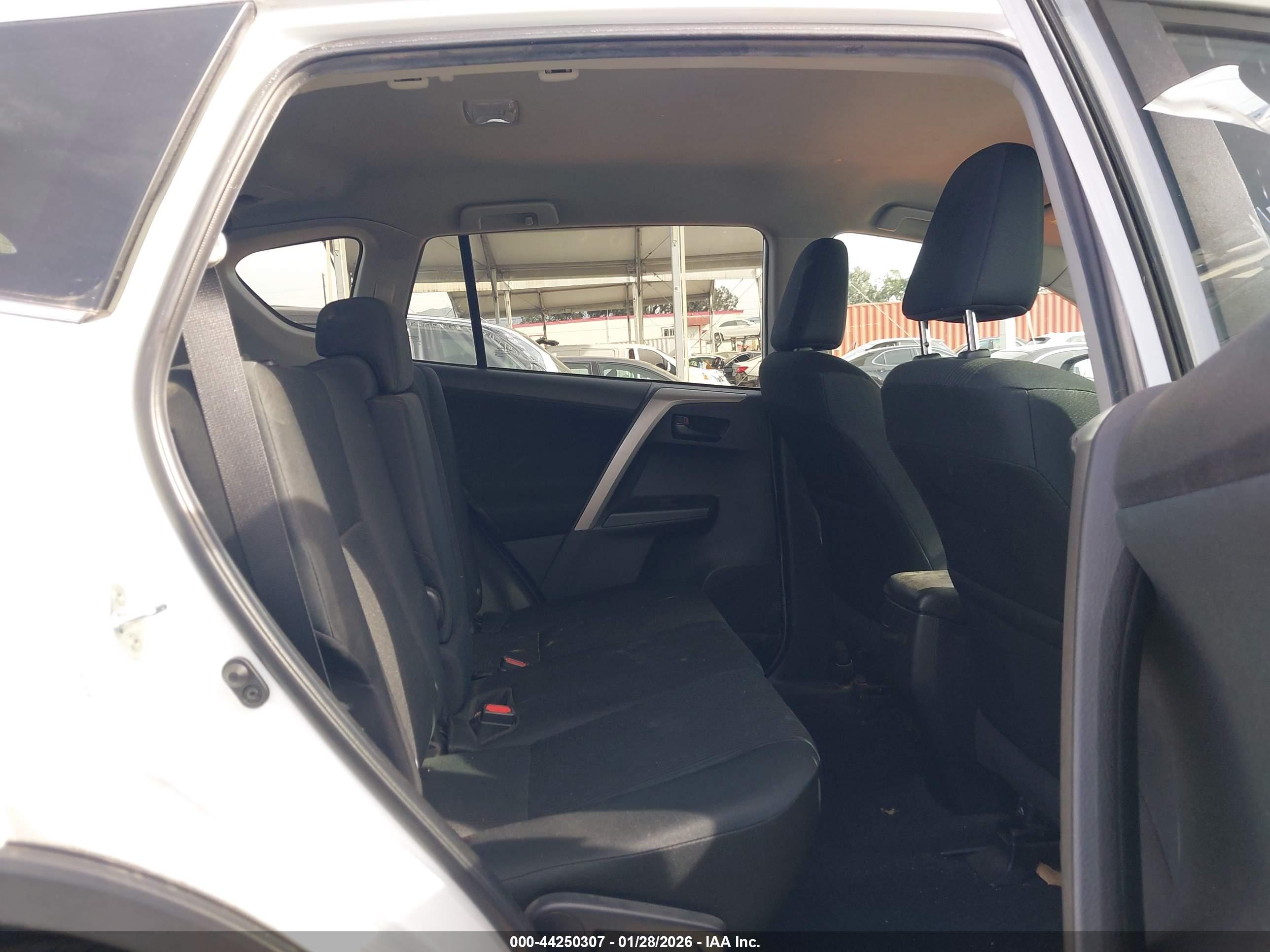 TOYOTA RAV4 image 8