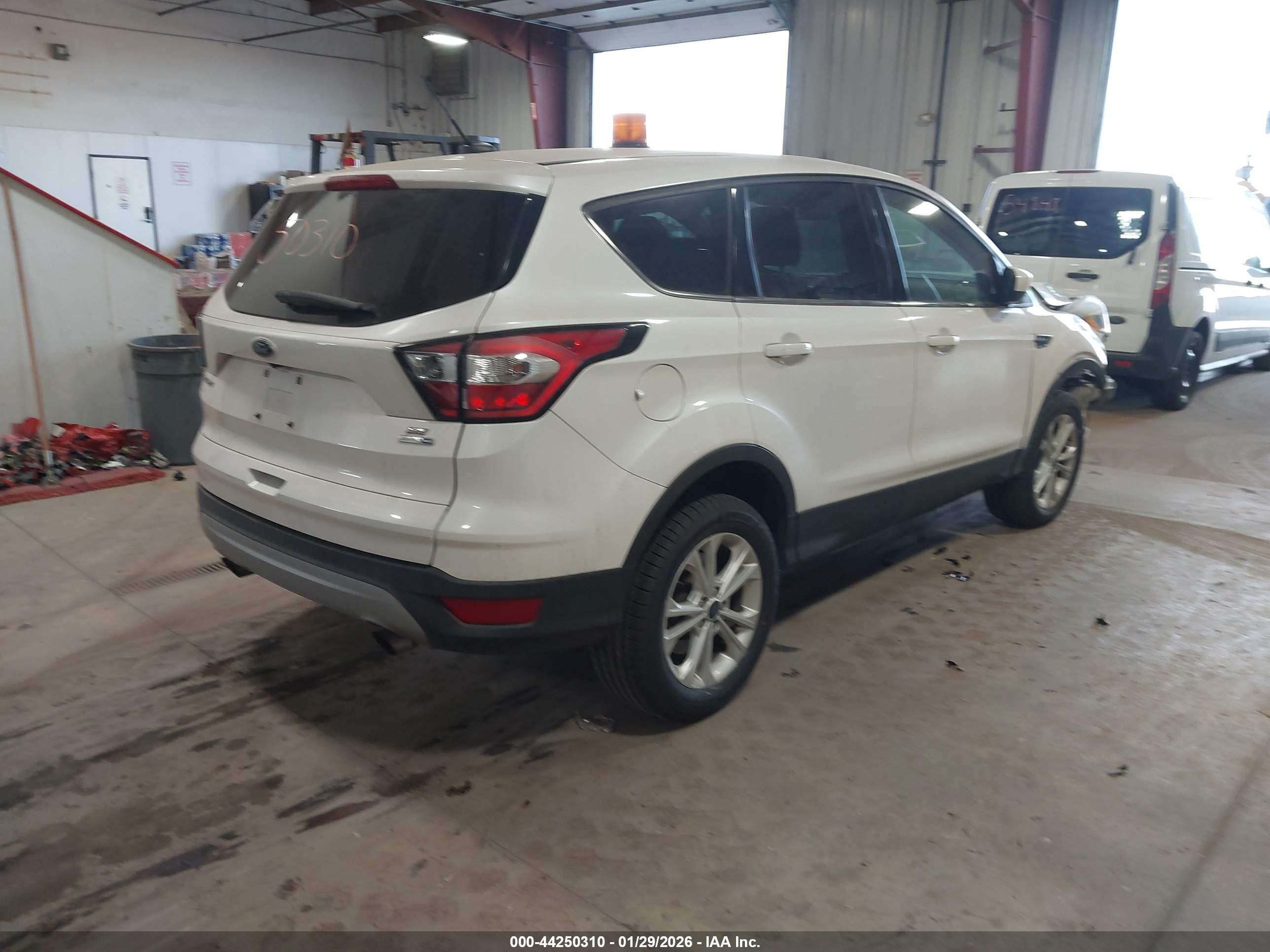 FORD ESCAPE image 4