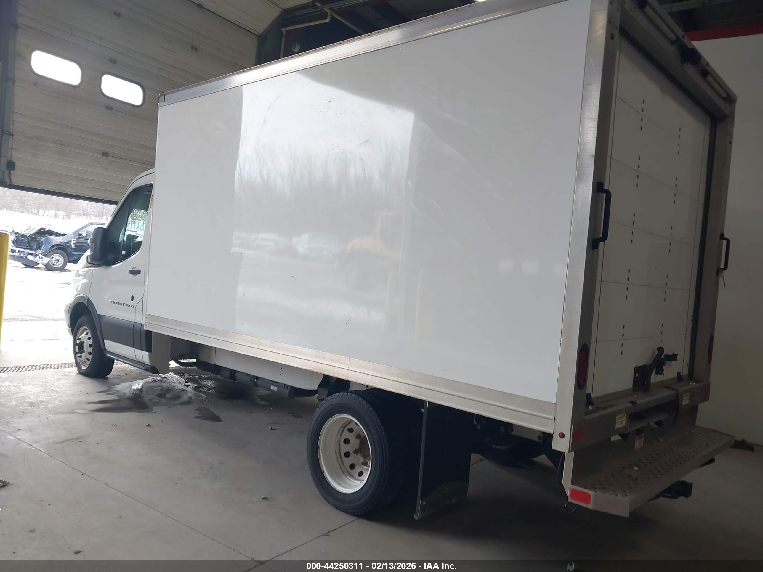 FORD TRANSIT-350 image 3
