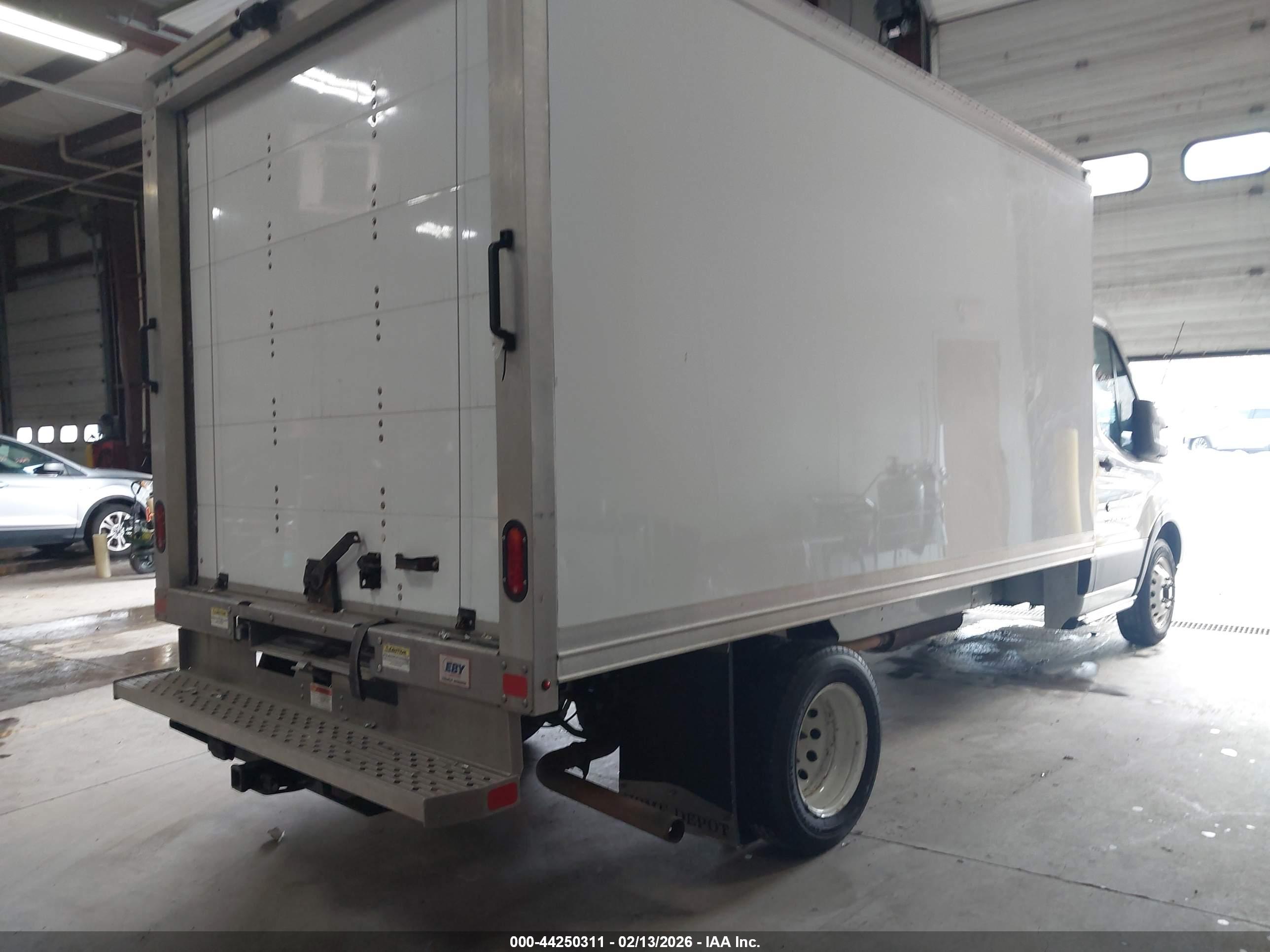 FORD TRANSIT-350 image 4
