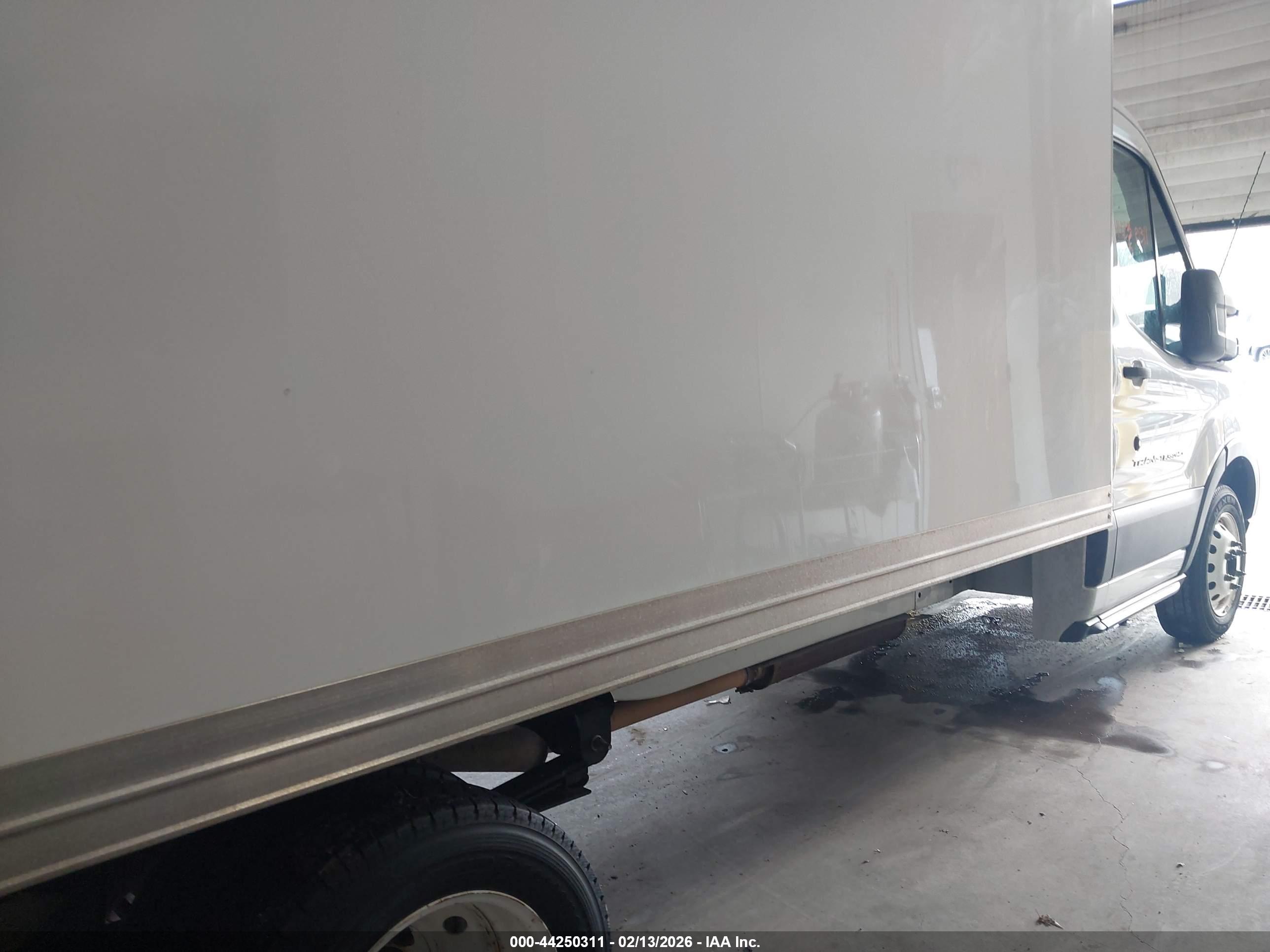 FORD TRANSIT-350 image 6