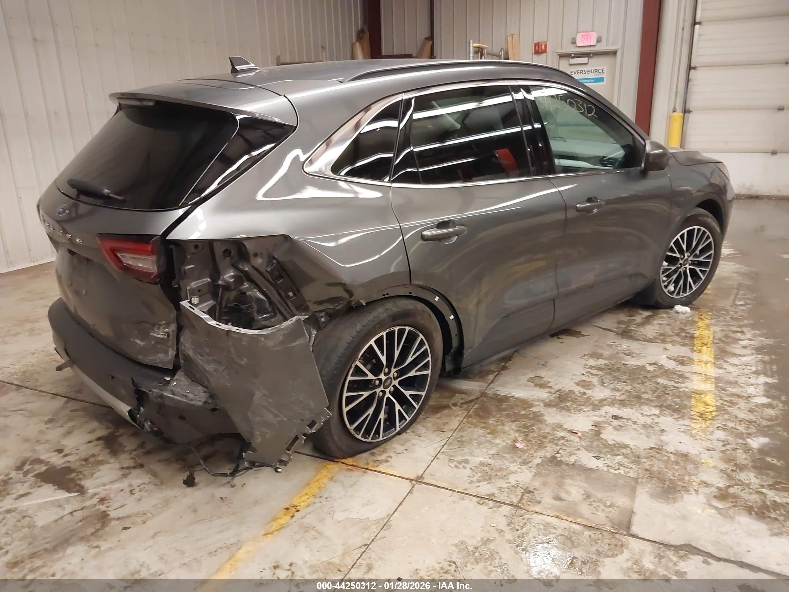 FORD ESCAPE image 4