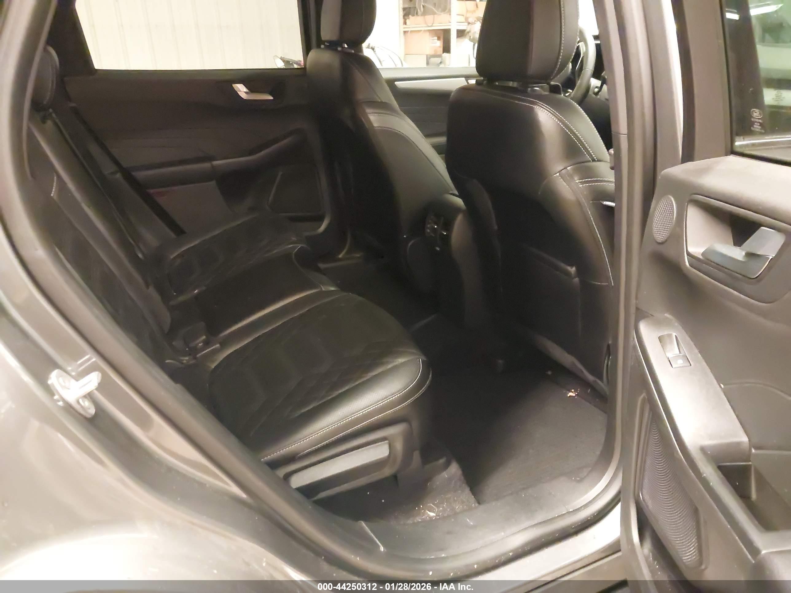 FORD ESCAPE image 8