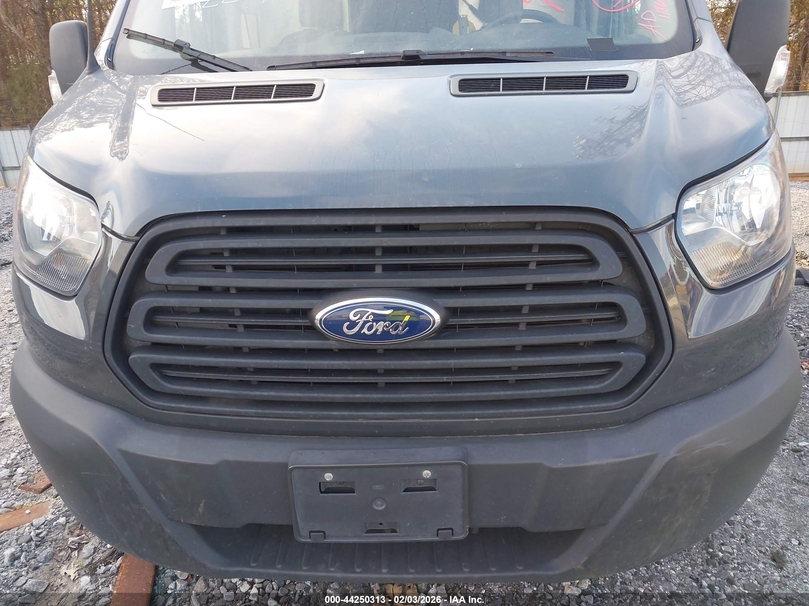 FORD TRANSIT-250 image 6