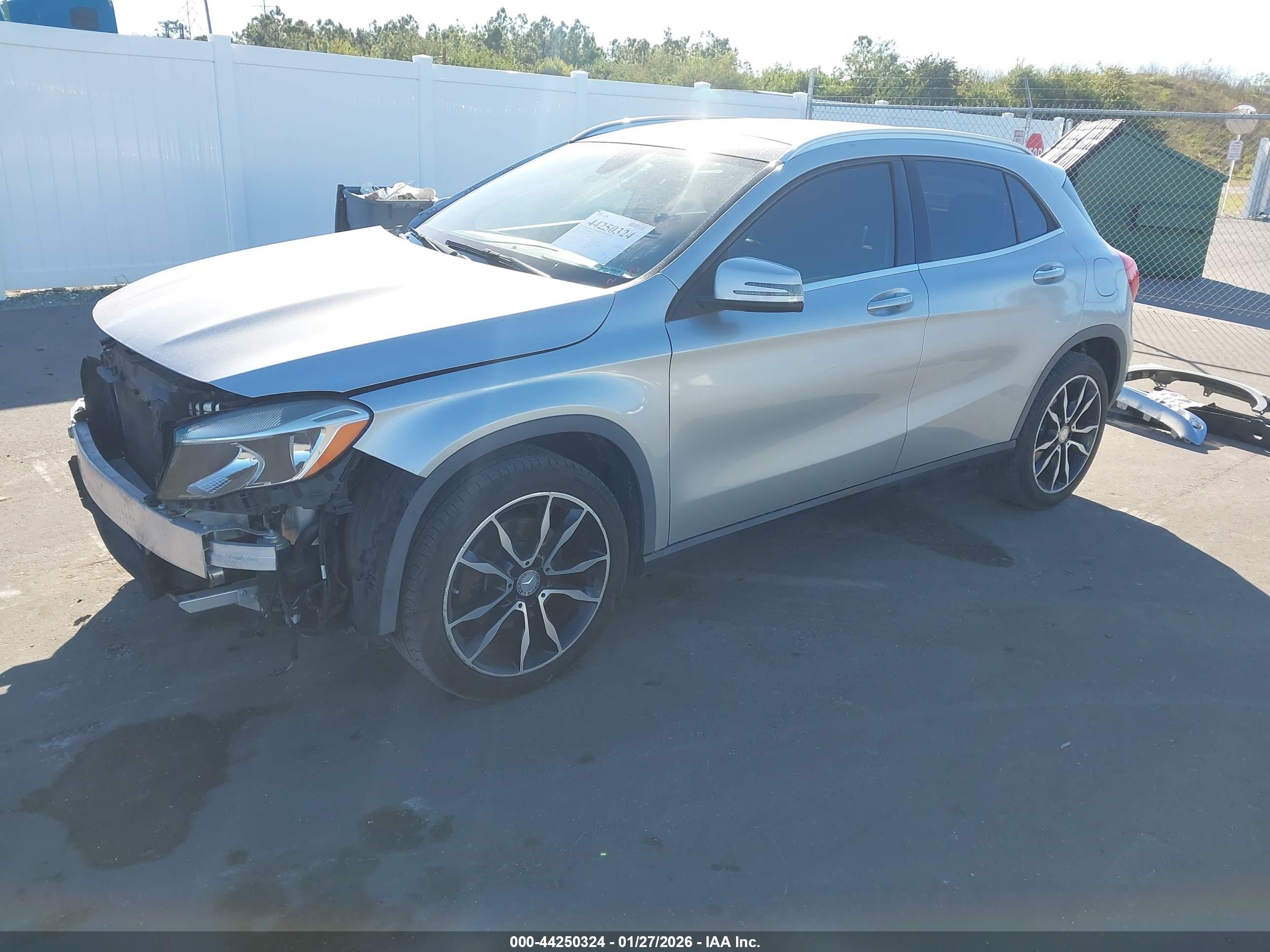 MERCEDES-BENZ GLA image 2