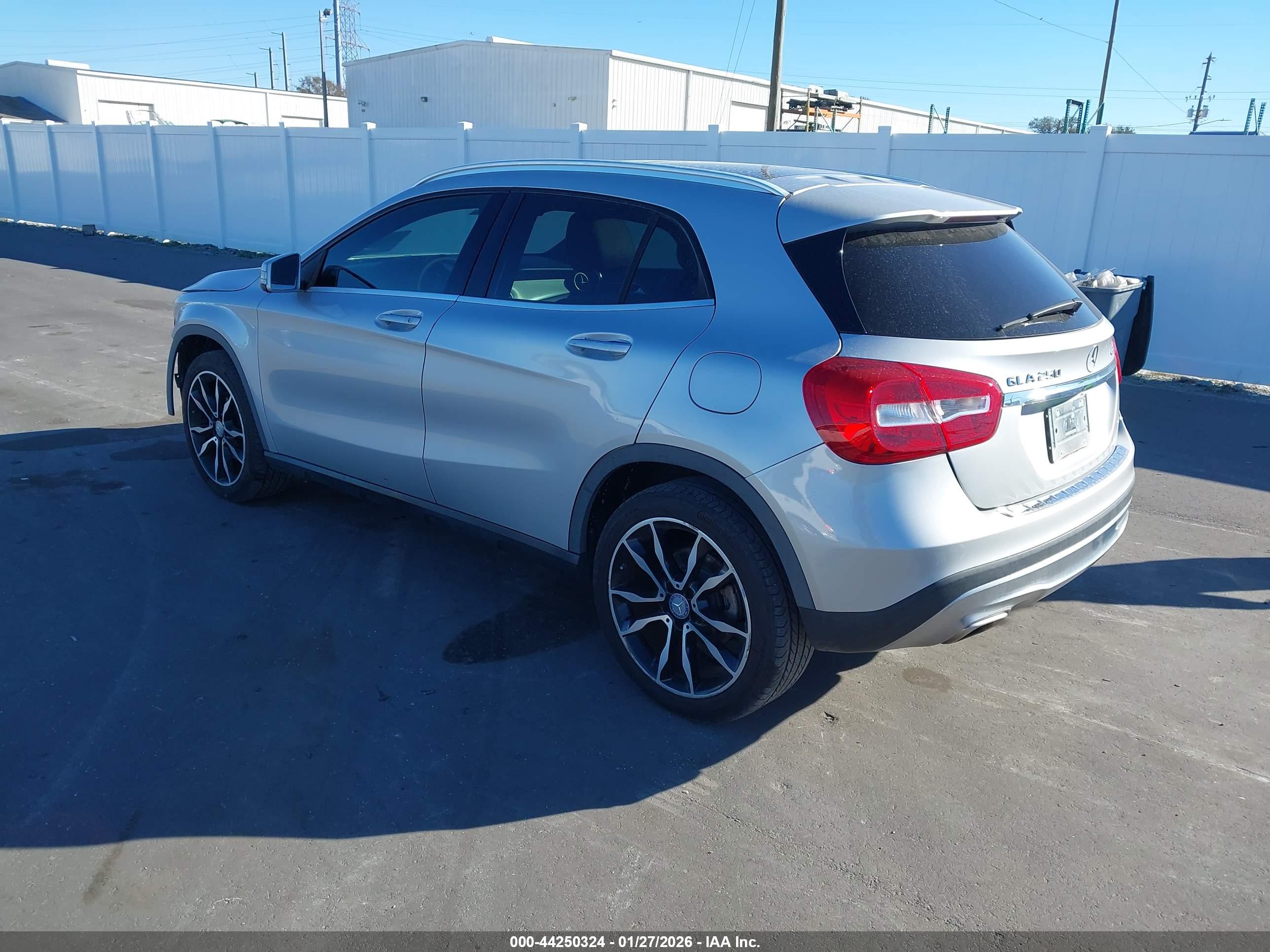 MERCEDES-BENZ GLA image 3