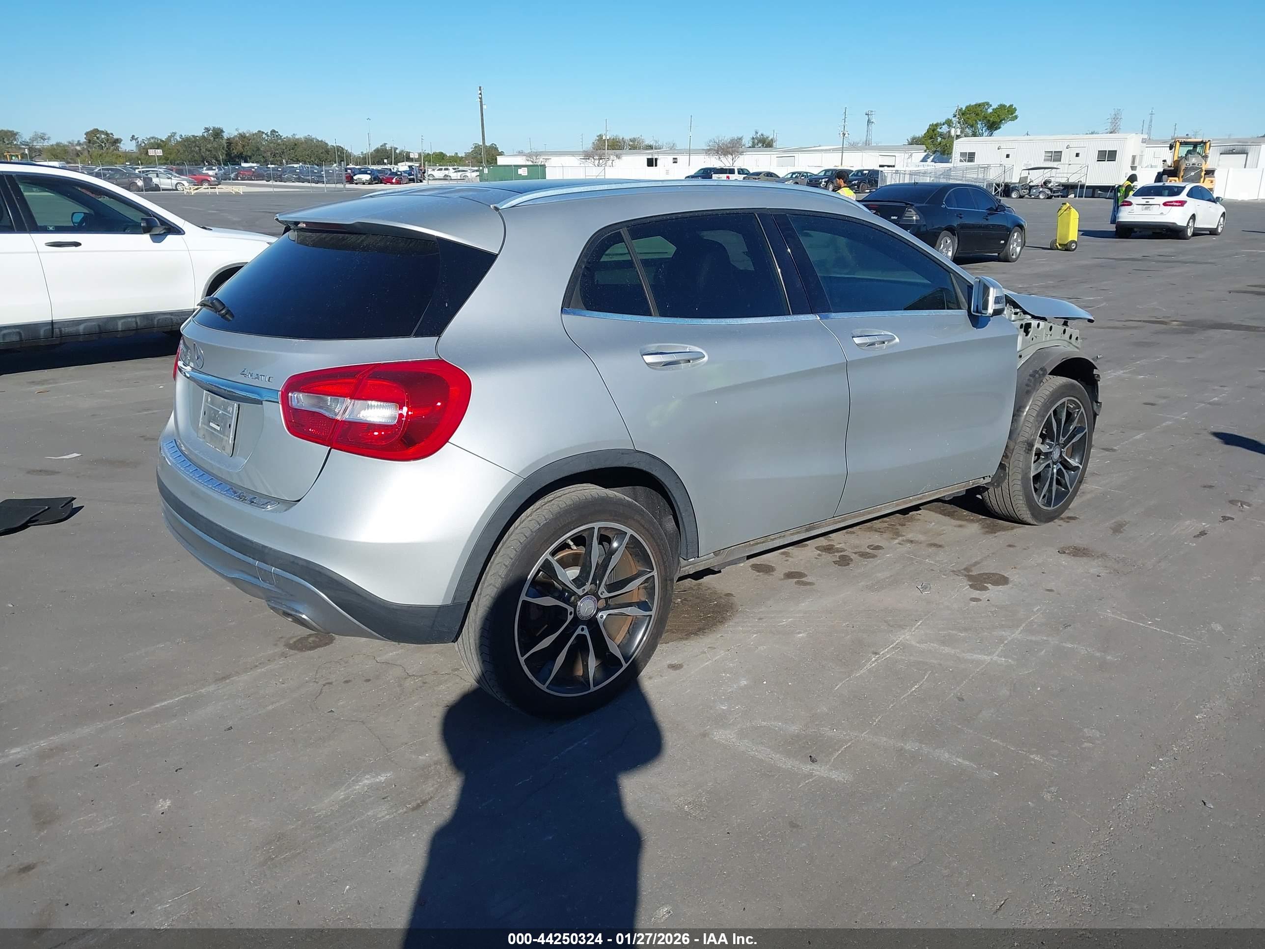 MERCEDES-BENZ GLA image 4