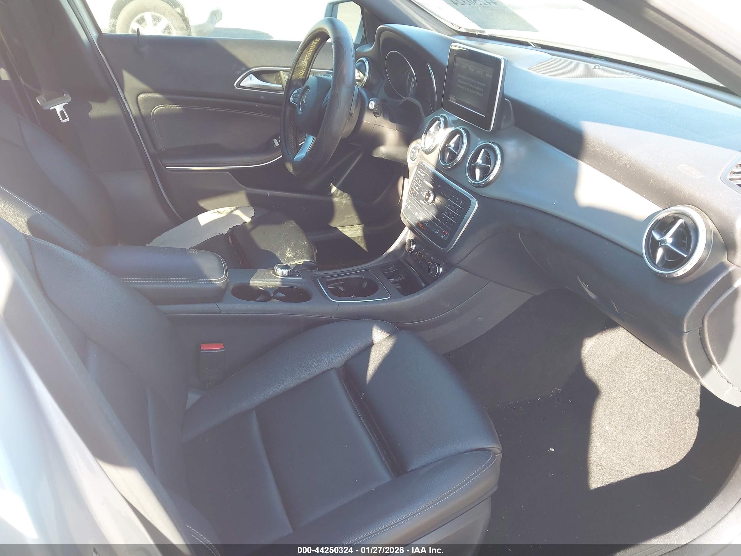 MERCEDES-BENZ GLA image 5