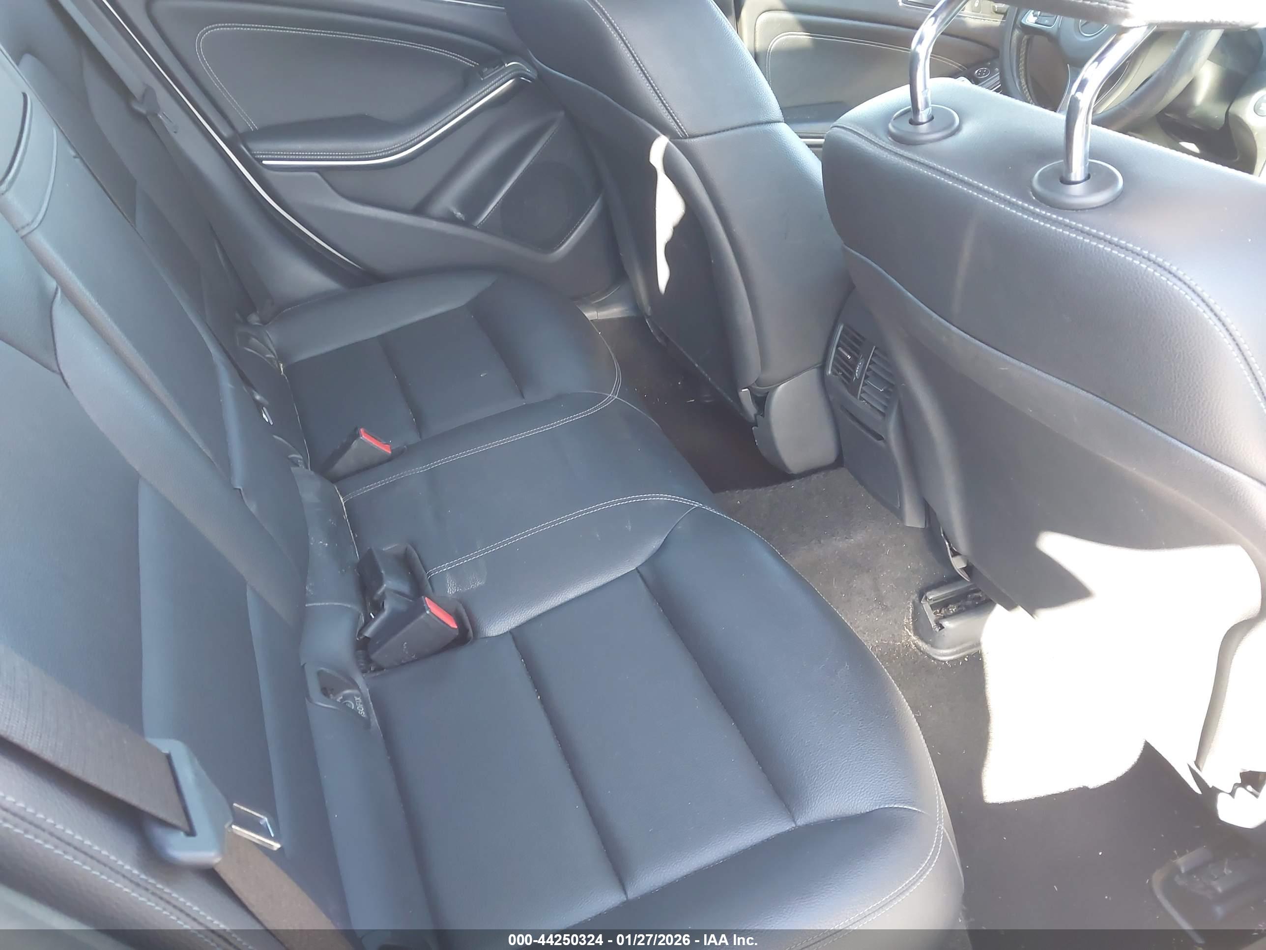 MERCEDES-BENZ GLA image 8