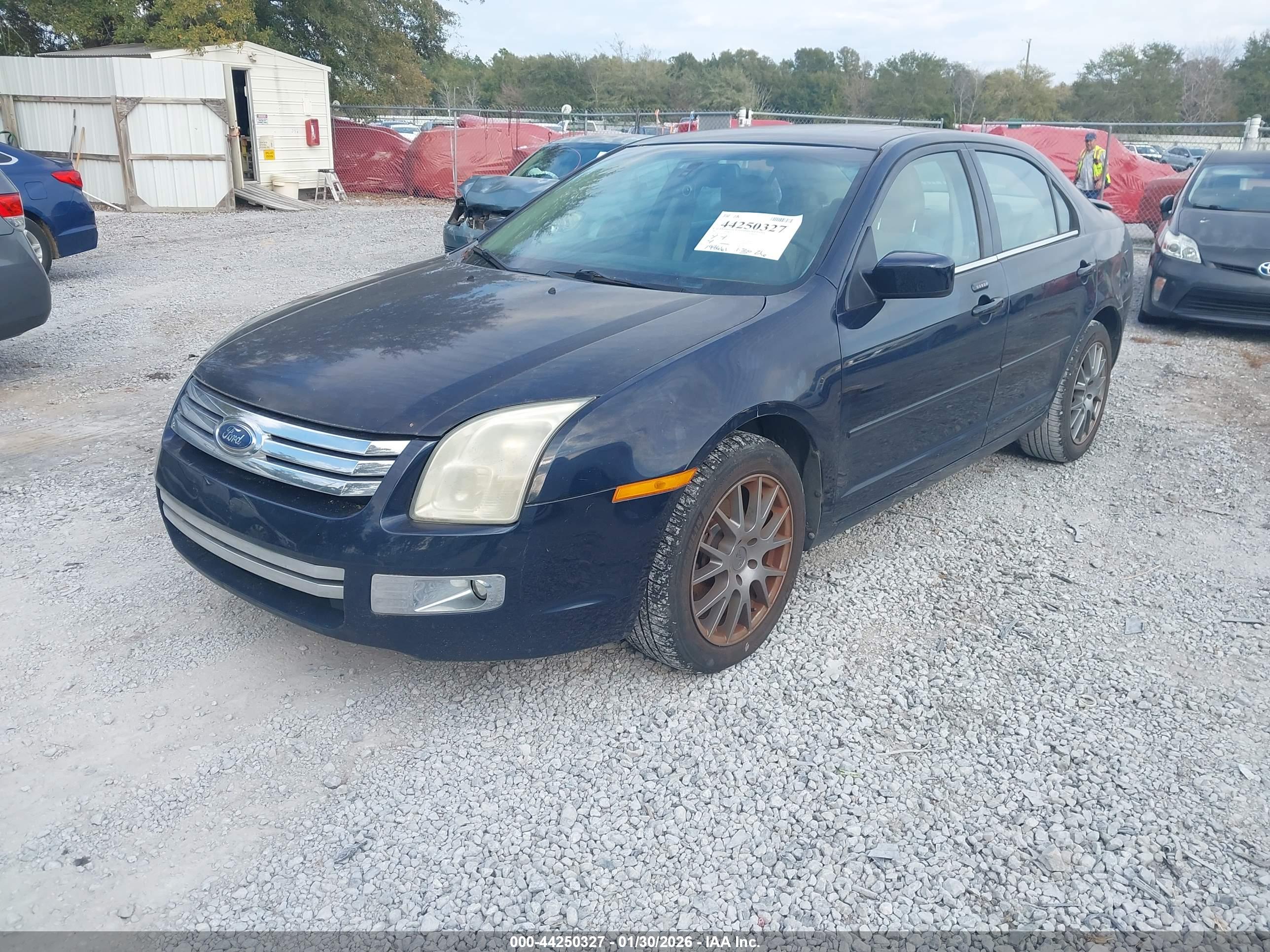FORD FUSION image 2