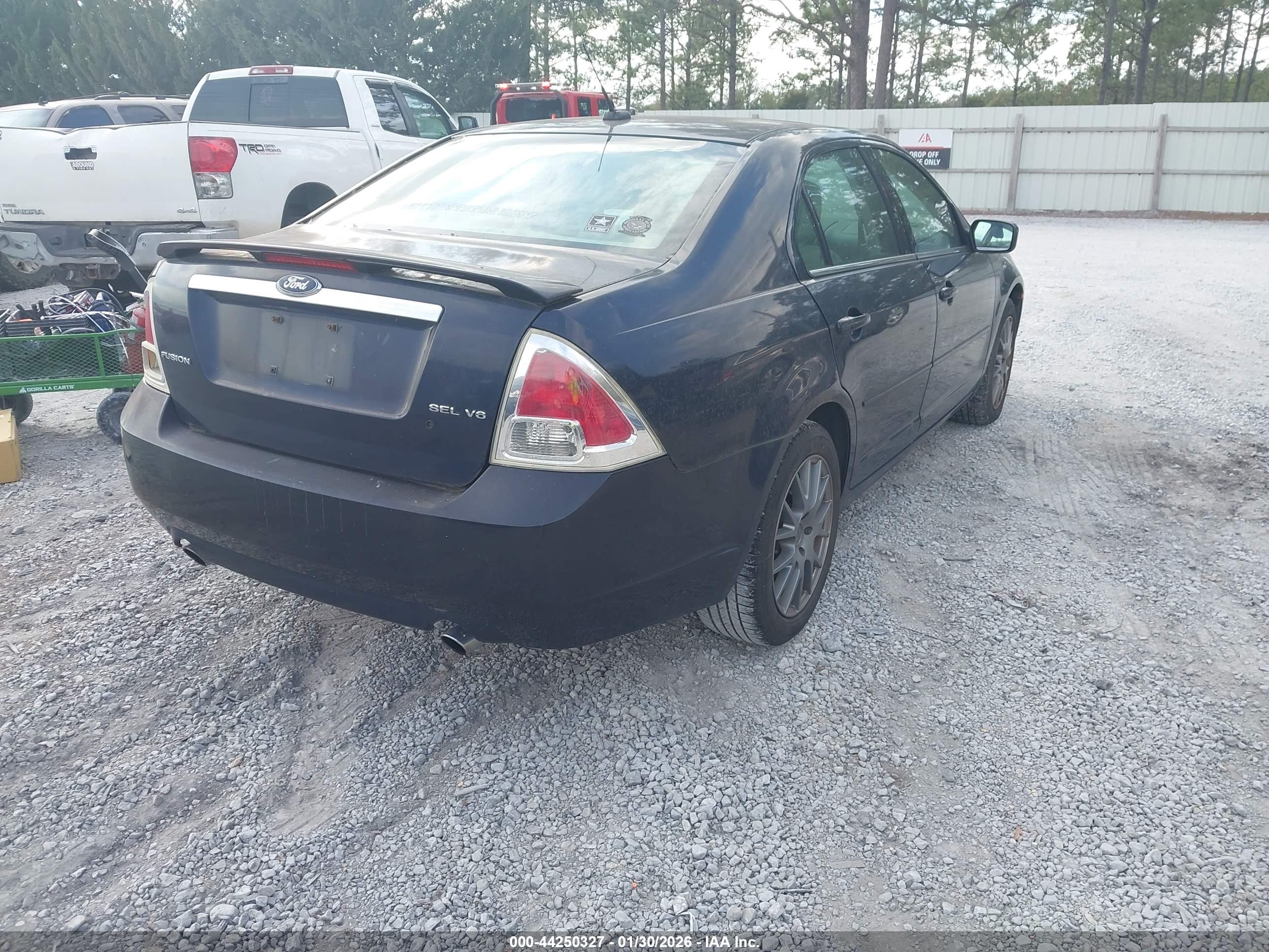 FORD FUSION image 4
