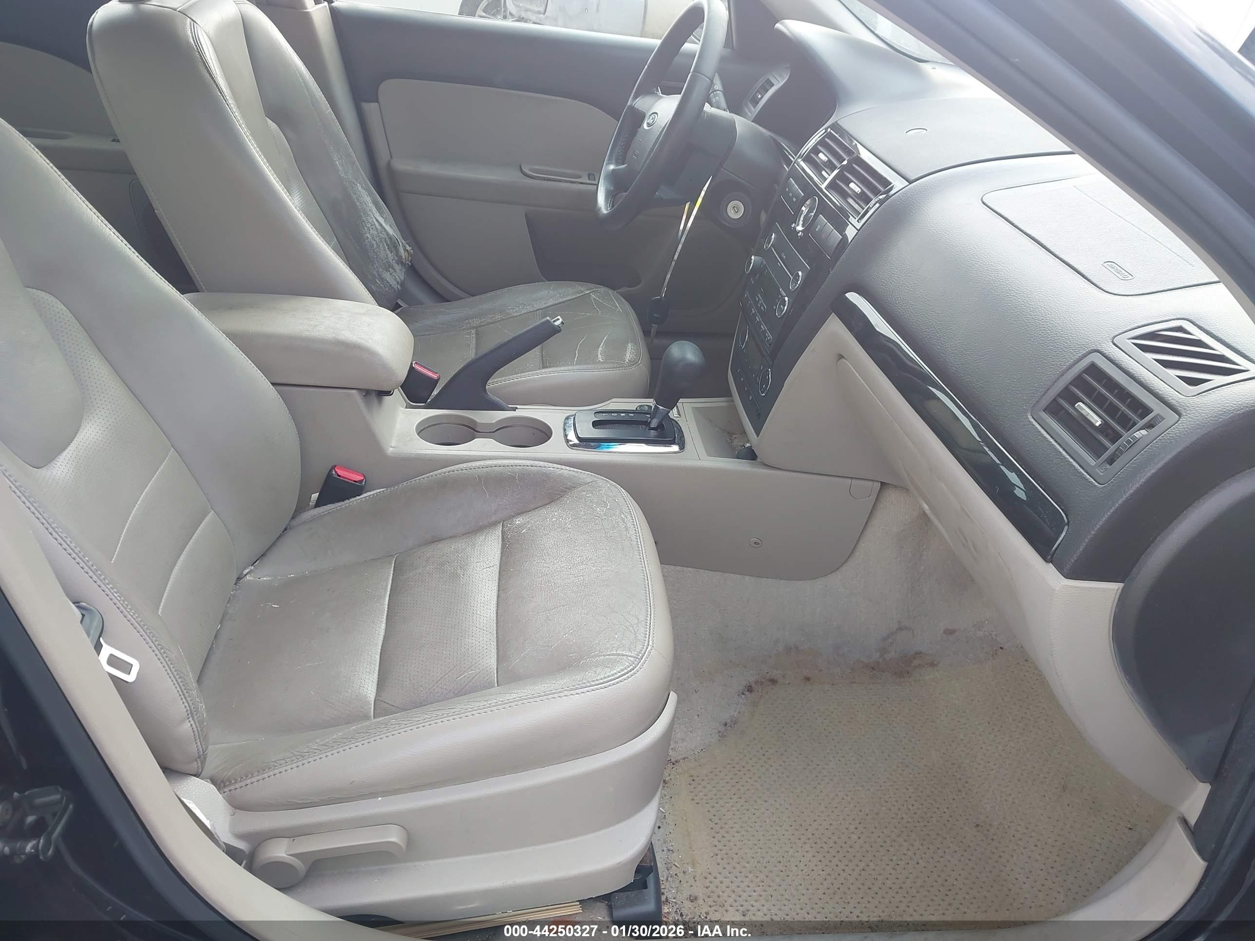 FORD FUSION image 5